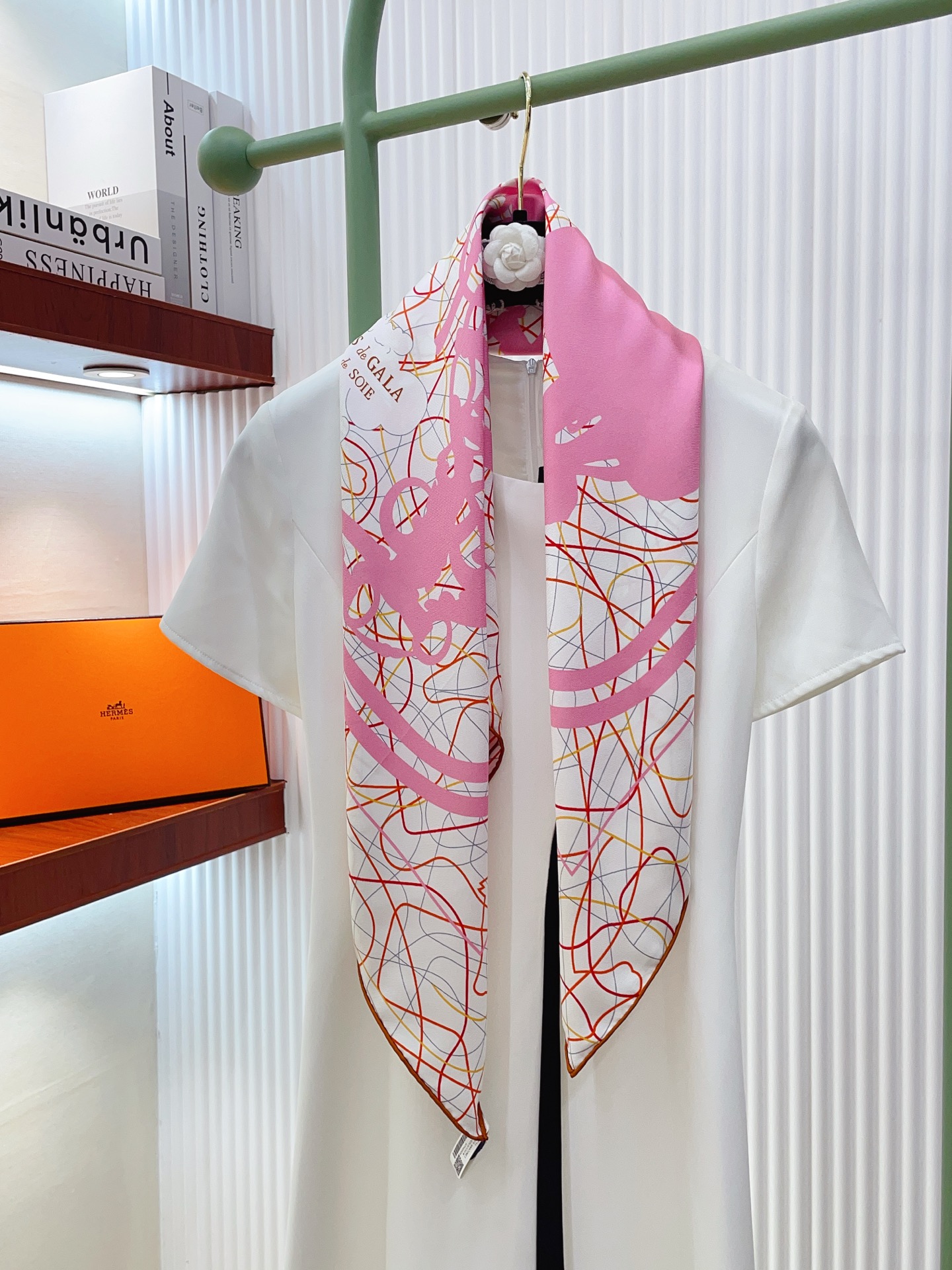 ✨✨【18姆米 双面同色】H**S真丝新款🆕👏👏买了都说好看‼️推荐💕【华丽的缰巒线条版 90】真丝方巾