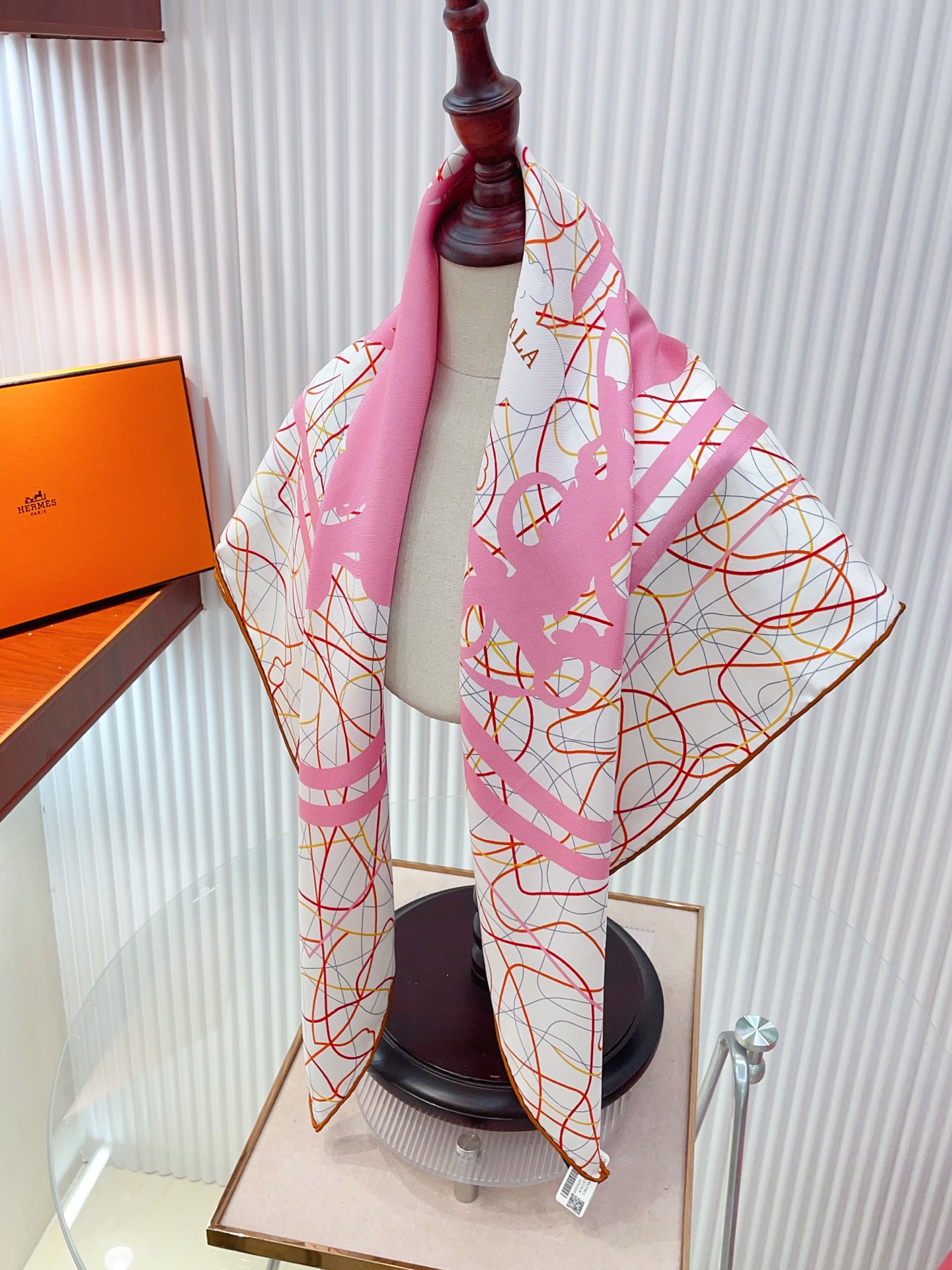 ✨✨【18姆米 双面同色】H**S真丝新款🆕👏👏买了都说好看‼️推荐💕【华丽的缰巒线条版 90】真丝方巾