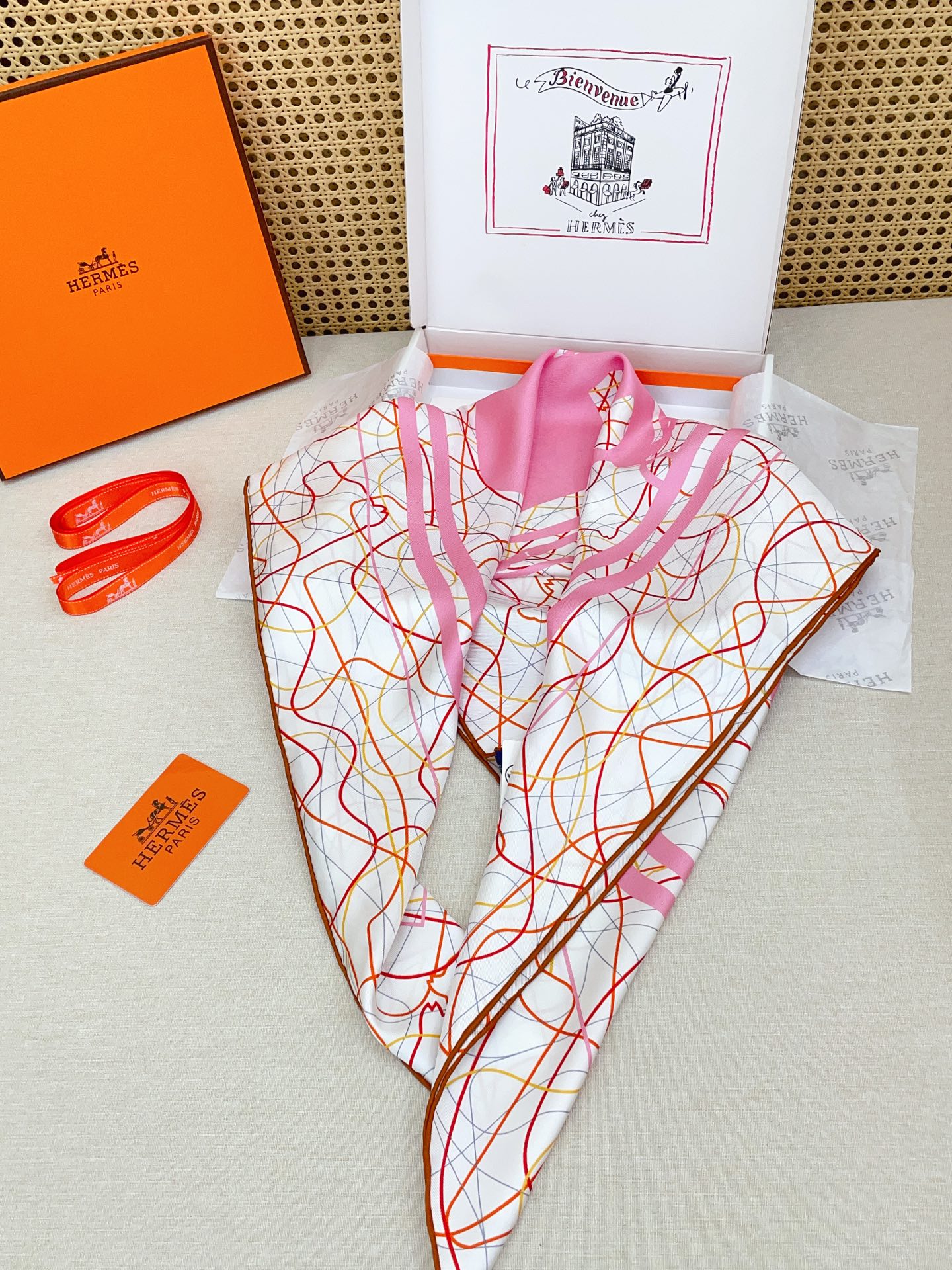 ✨✨【18姆米 双面同色】H**S真丝新款🆕👏👏买了都说好看‼️推荐💕【华丽的缰巒线条版 90】真丝方巾