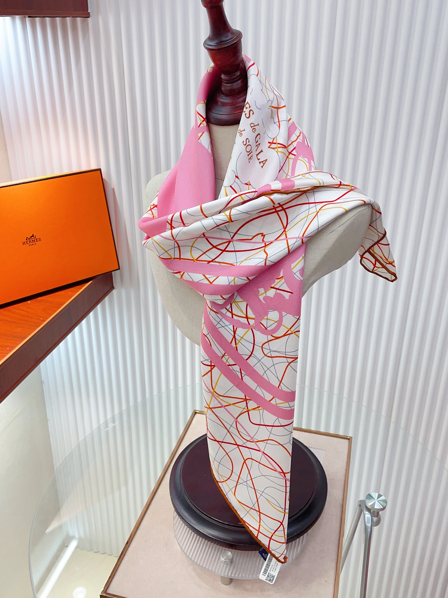 ✨✨【18姆米 双面同色】H**S真丝新款🆕👏👏买了都说好看‼️推荐💕【华丽的缰巒线条版 90】真丝方巾