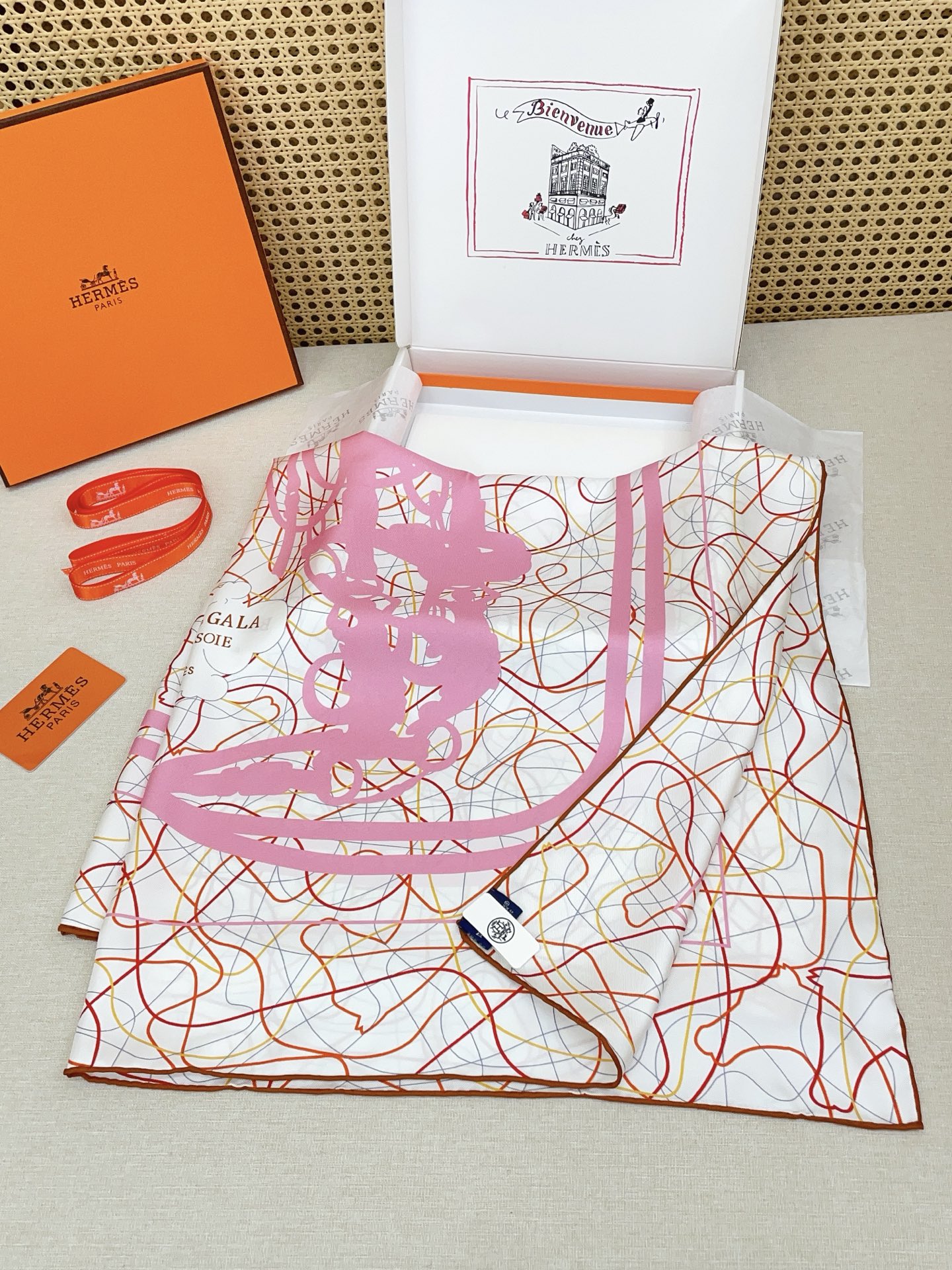 ✨✨【18姆米 双面同色】H**S真丝新款🆕👏👏买了都说好看‼️推荐💕【华丽的缰巒线条版 90】真丝方巾