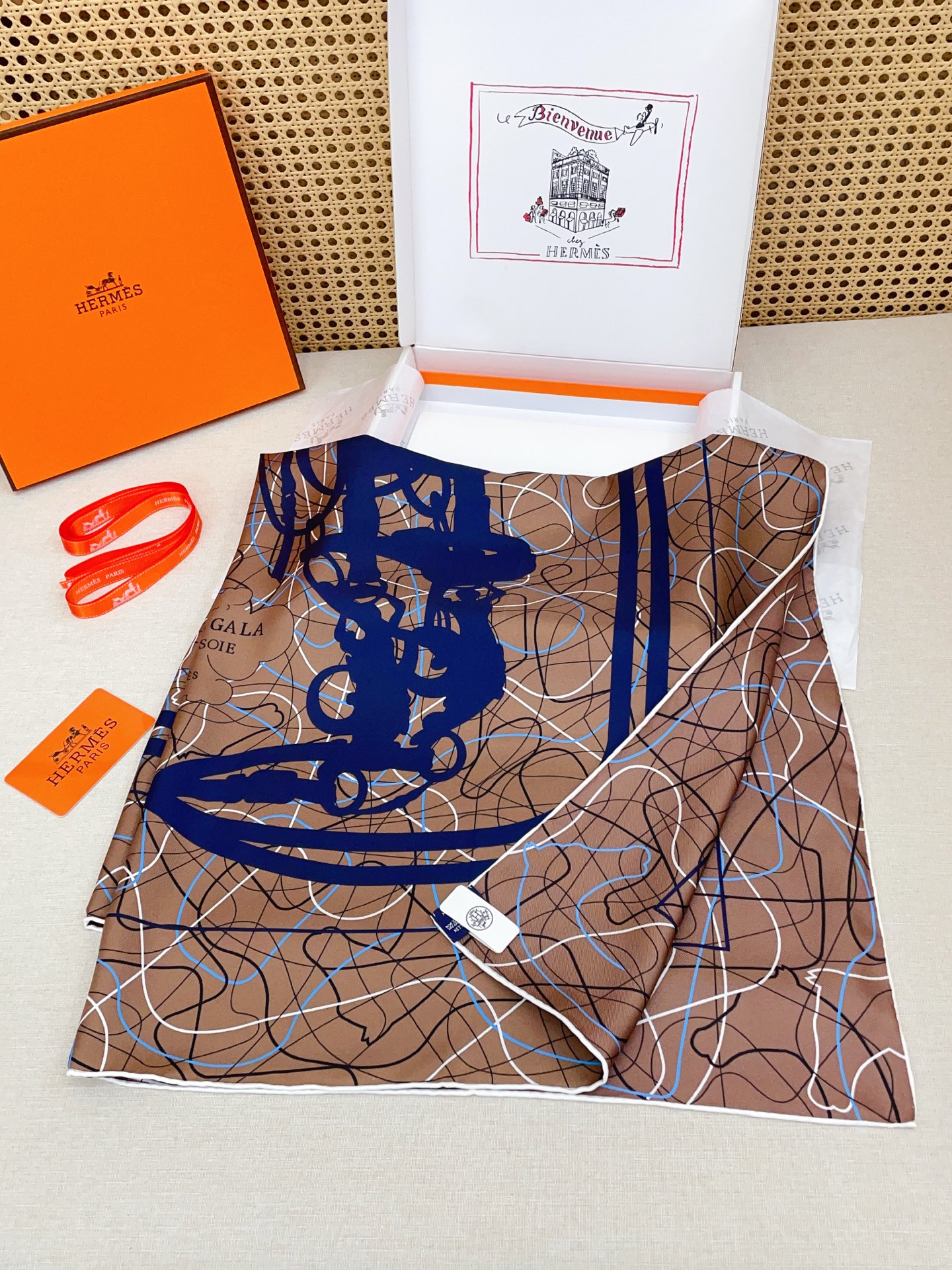 ✨✨【18姆米 双面同色】H**S真丝新款🆕👏👏买了都说好看‼️推荐💕【华丽的缰巒线条版 90】真丝方巾