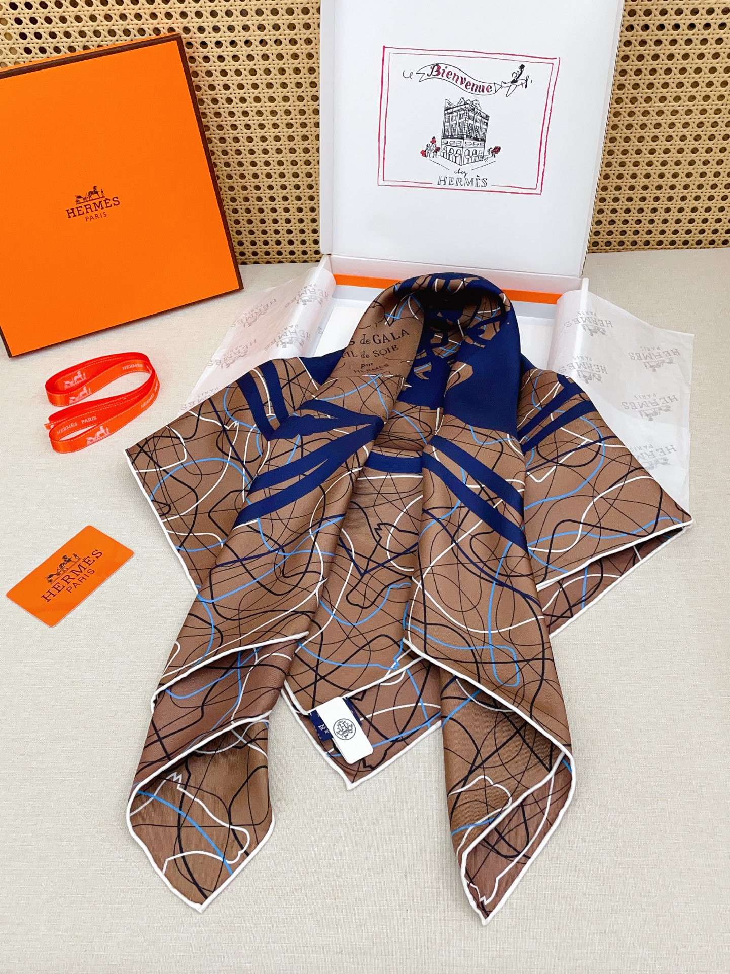 ✨✨【18姆米 双面同色】H**S真丝新款🆕👏👏买了都说好看‼️推荐💕【华丽的缰巒线条版 90】真丝方巾