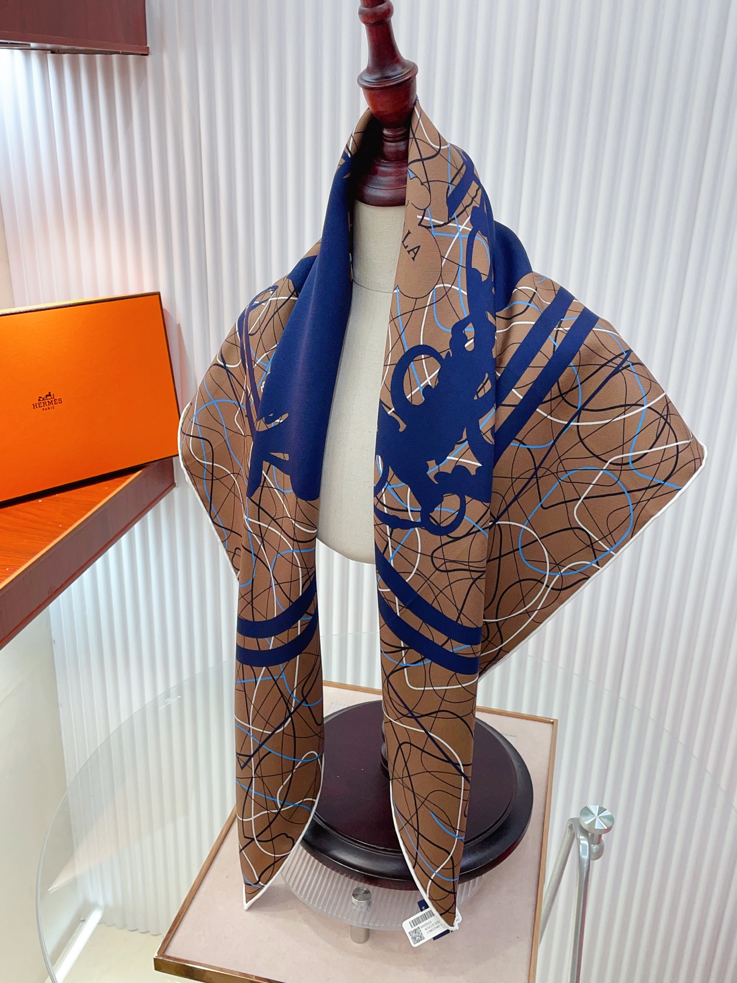 ✨✨【18姆米 双面同色】H**S真丝新款🆕👏👏买了都说好看‼️推荐💕【华丽的缰巒线条版 90】真丝方巾