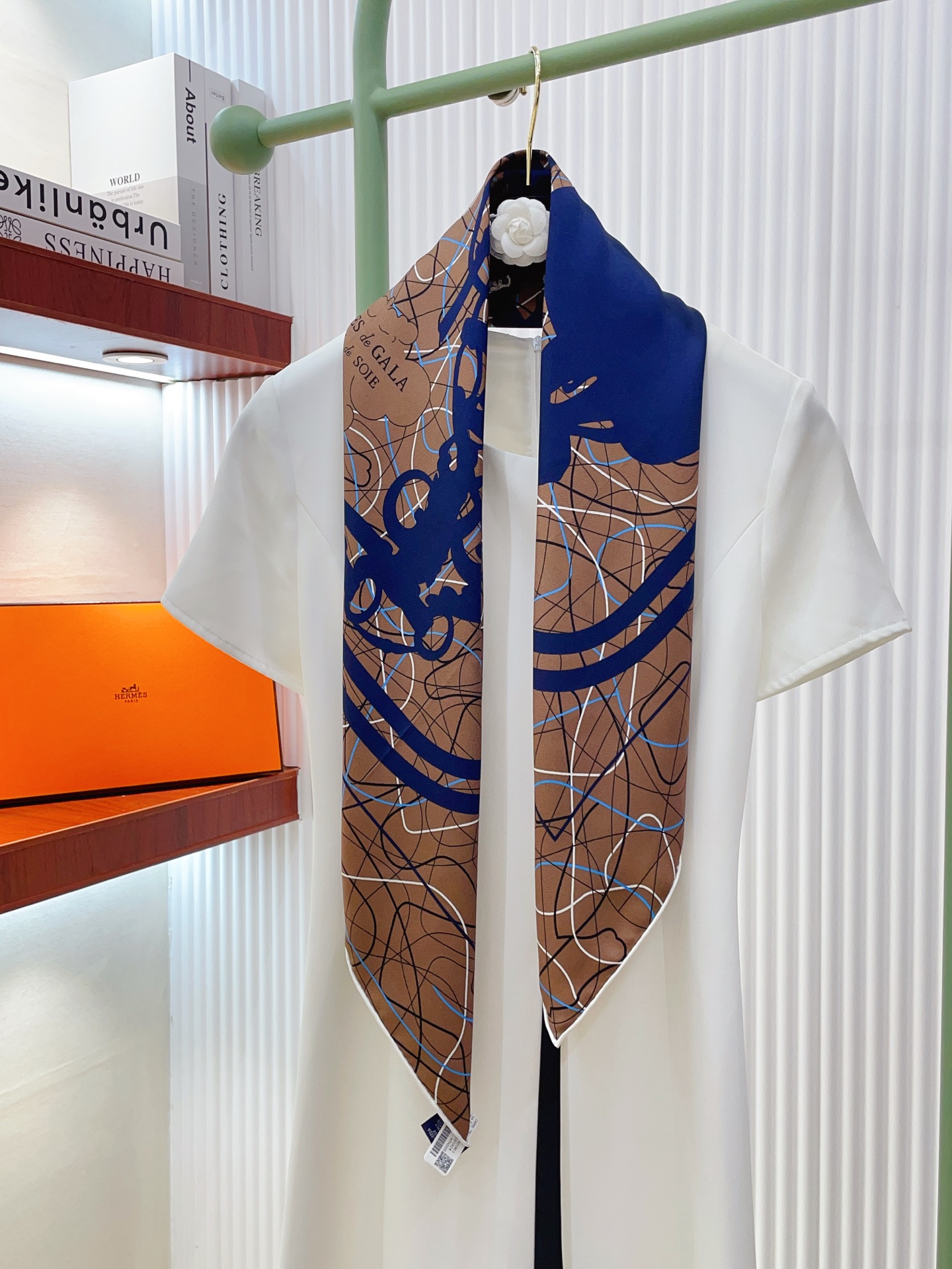 ✨✨【18姆米 双面同色】H**S真丝新款🆕👏👏买了都说好看‼️推荐💕【华丽的缰巒线条版 90】真丝方巾