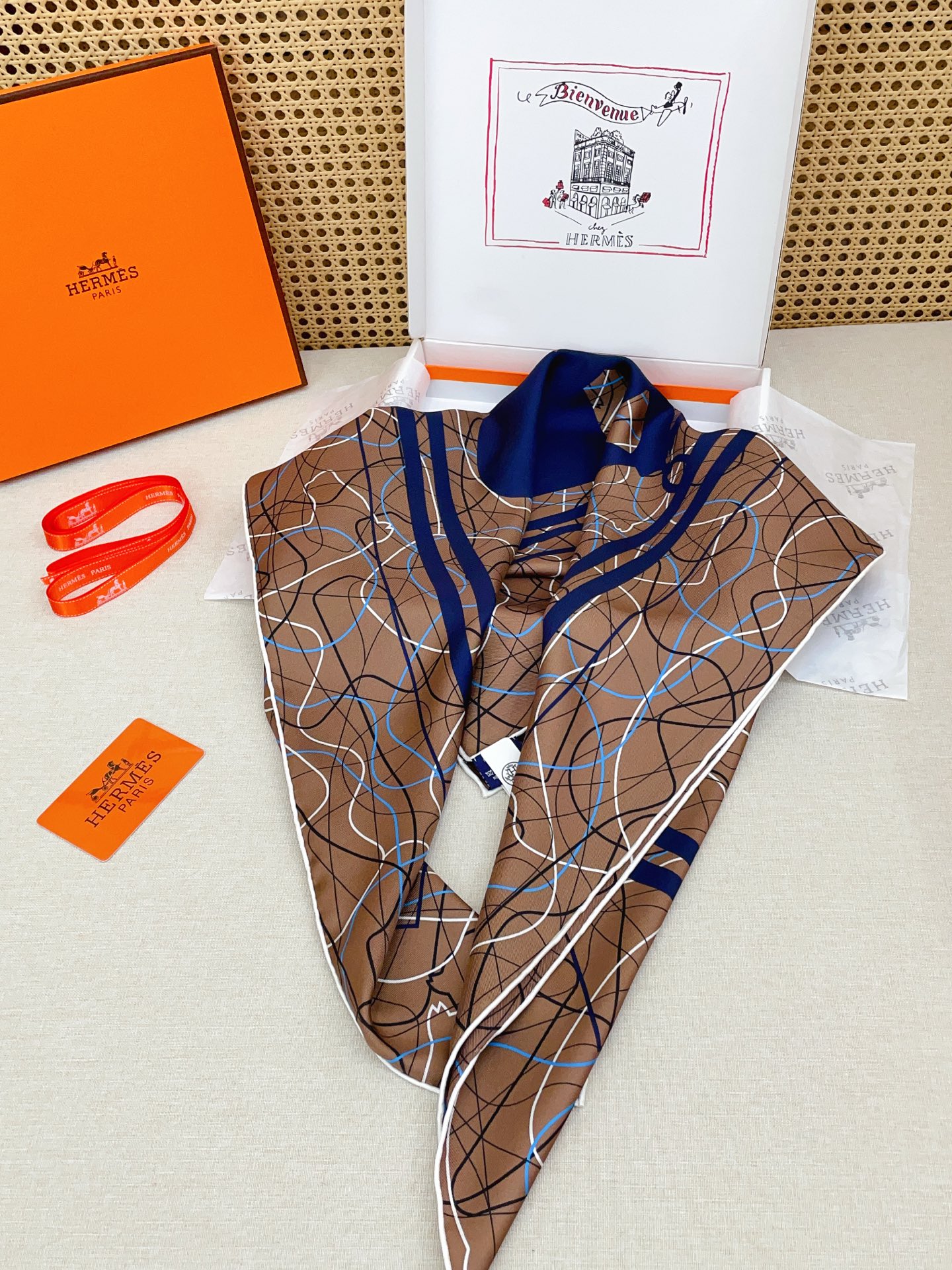 ✨✨【18姆米 双面同色】H**S真丝新款🆕👏👏买了都说好看‼️推荐💕【华丽的缰巒线条版 90】真丝方巾