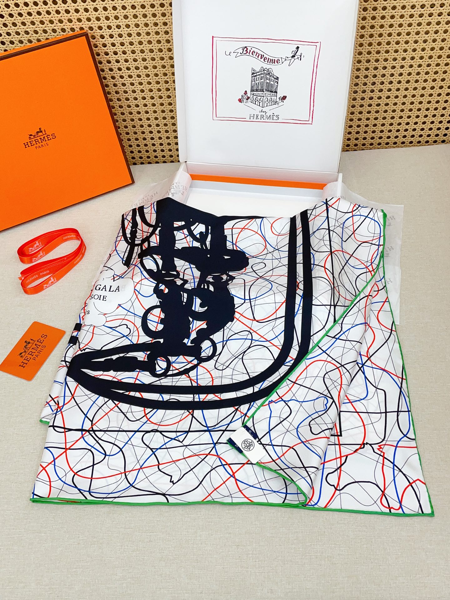 ✨✨【18姆米 双面同色】H**S真丝新款🆕👏👏买了都说好看‼️推荐💕【华丽的缰巒线条版 90】真丝方巾