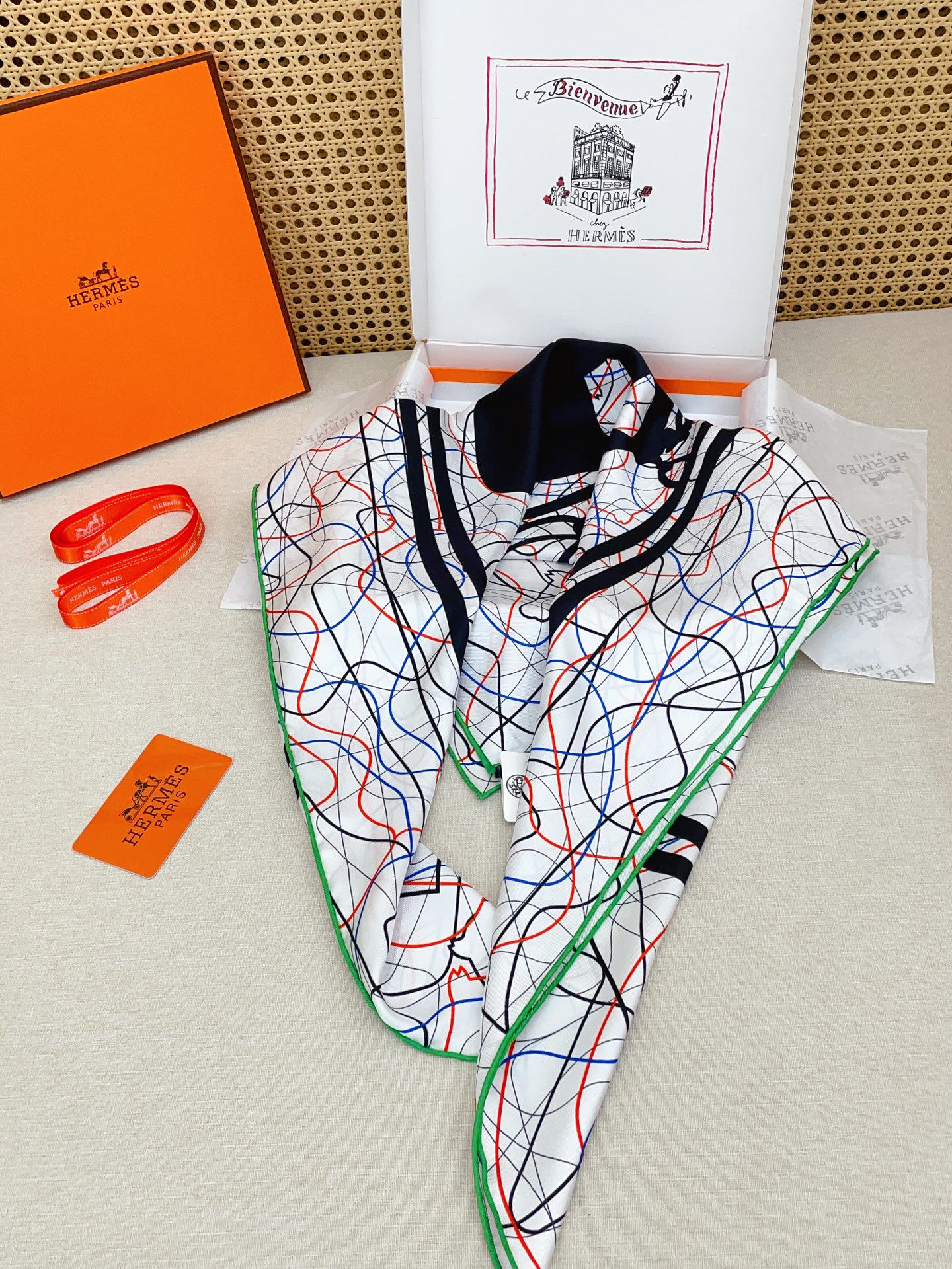 ✨✨【18姆米 双面同色】H**S真丝新款🆕👏👏买了都说好看‼️推荐💕【华丽的缰巒线条版 90】真丝方巾