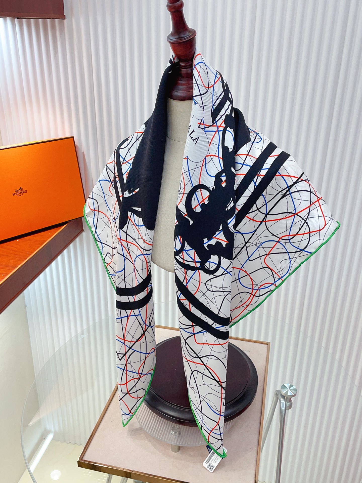 ✨✨【18姆米 双面同色】H**S真丝新款🆕👏👏买了都说好看‼️推荐💕【华丽的缰巒线条版 90】真丝方巾