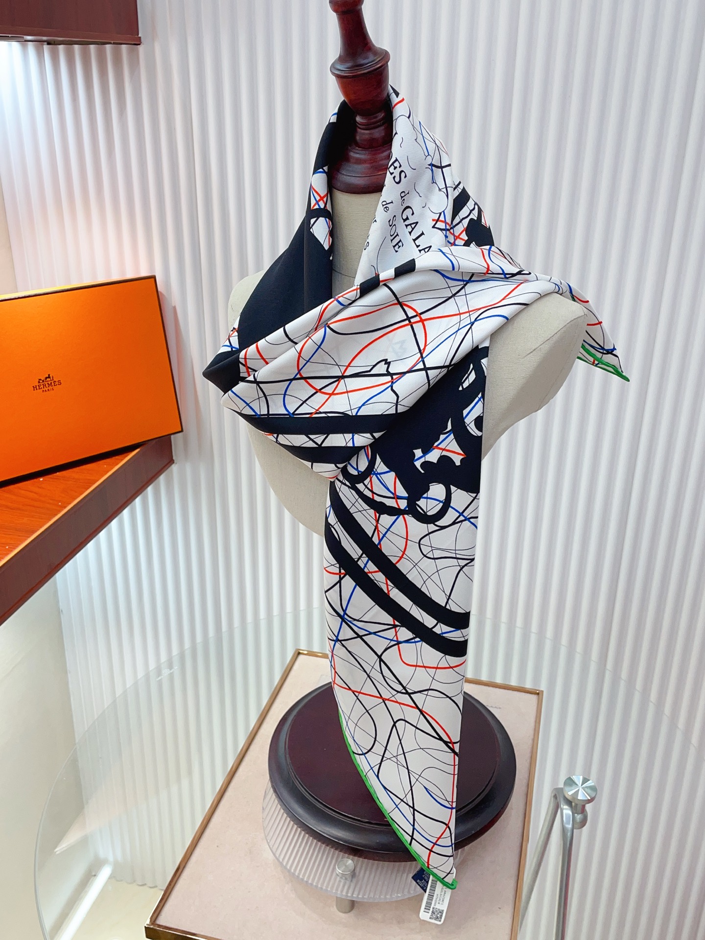 ✨✨【18姆米 双面同色】H**S真丝新款🆕👏👏买了都说好看‼️推荐💕【华丽的缰巒线条版 90】真丝方巾