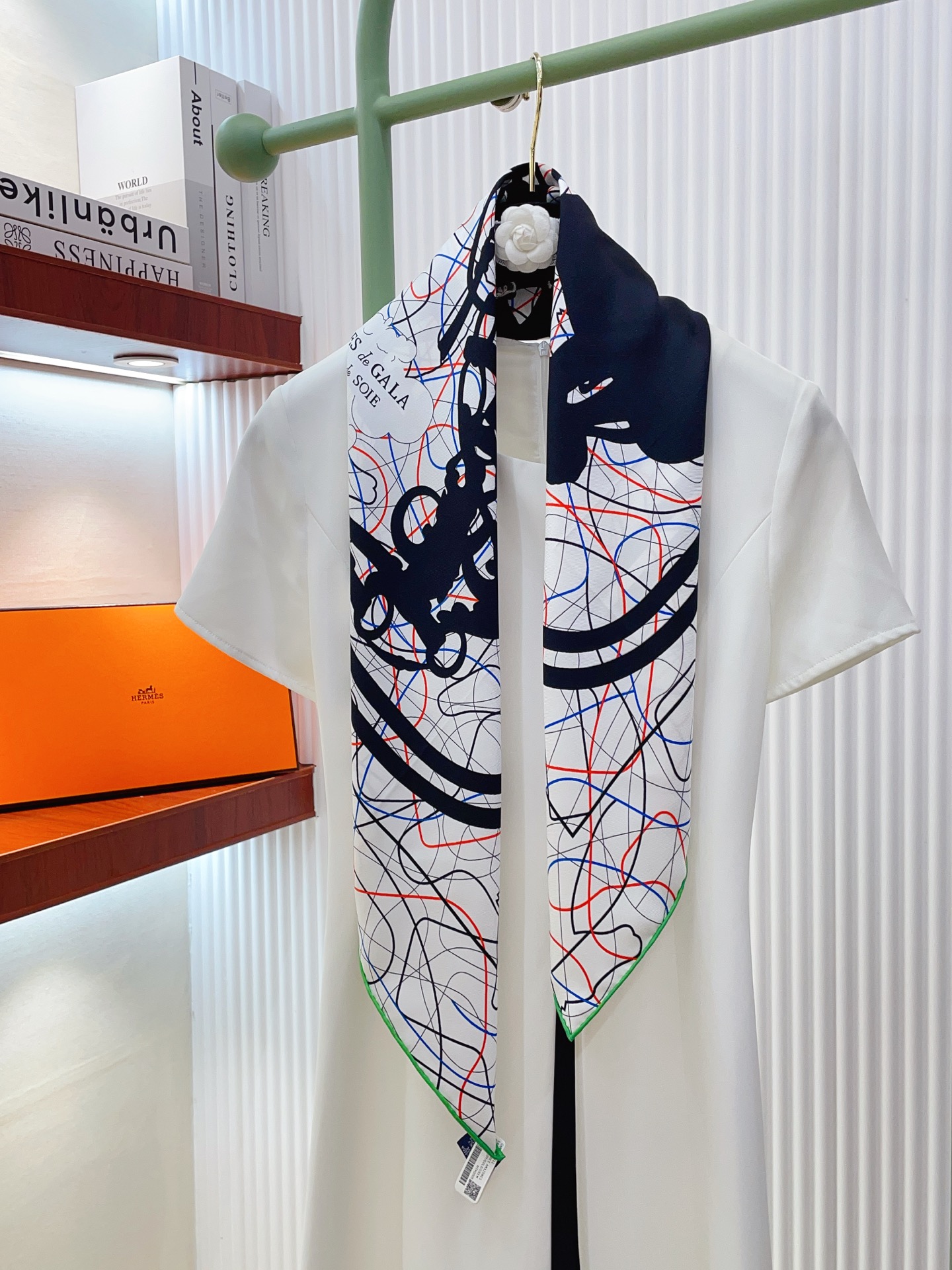 ✨✨【18姆米 双面同色】H**S真丝新款🆕👏👏买了都说好看‼️推荐💕【华丽的缰巒线条版 90】真丝方巾