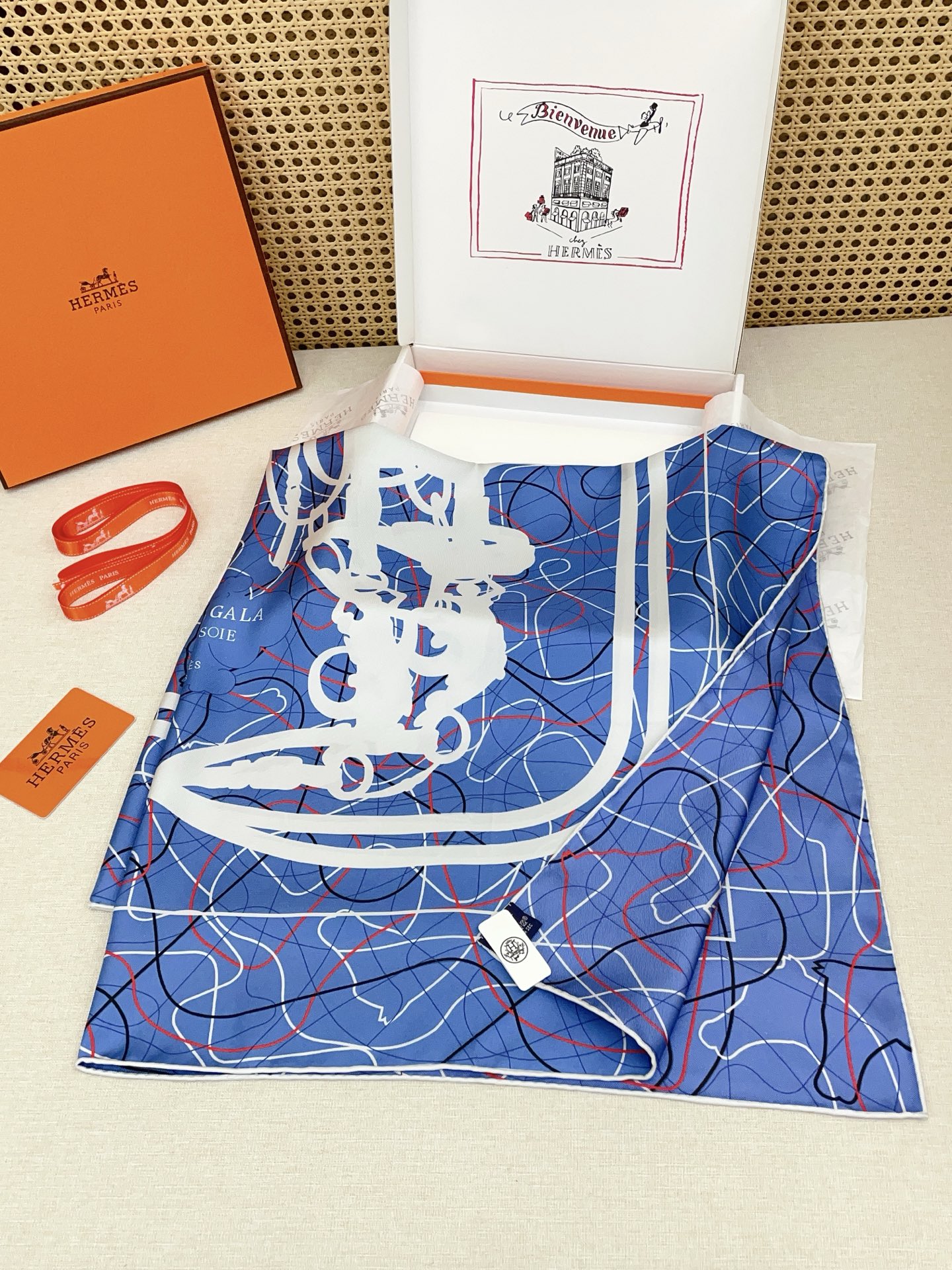 ✨✨【18姆米 双面同色】H**S真丝新款🆕👏👏买了都说好看‼️推荐💕【华丽的缰巒线条版 90】真丝方巾