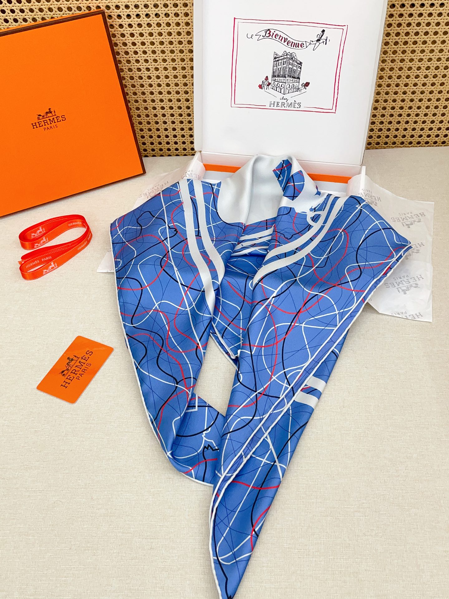 ✨✨【18姆米 双面同色】H**S真丝新款🆕👏👏买了都说好看‼️推荐💕【华丽的缰巒线条版 90】真丝方巾