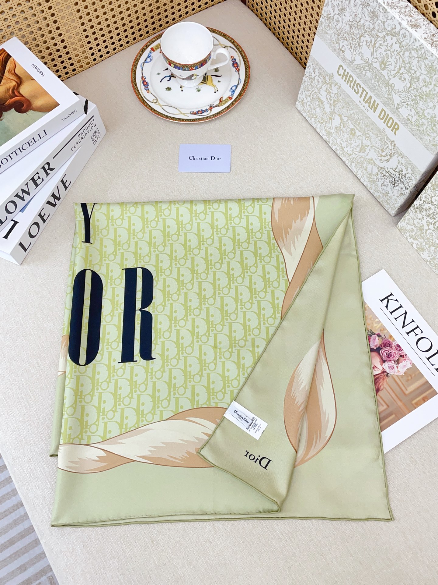 ✨✨【18姆米 双面同色】高级感爆棚❗️CD【字母🌺元素90】高级时髦风‼️配色非常考究，图案匠心，上身