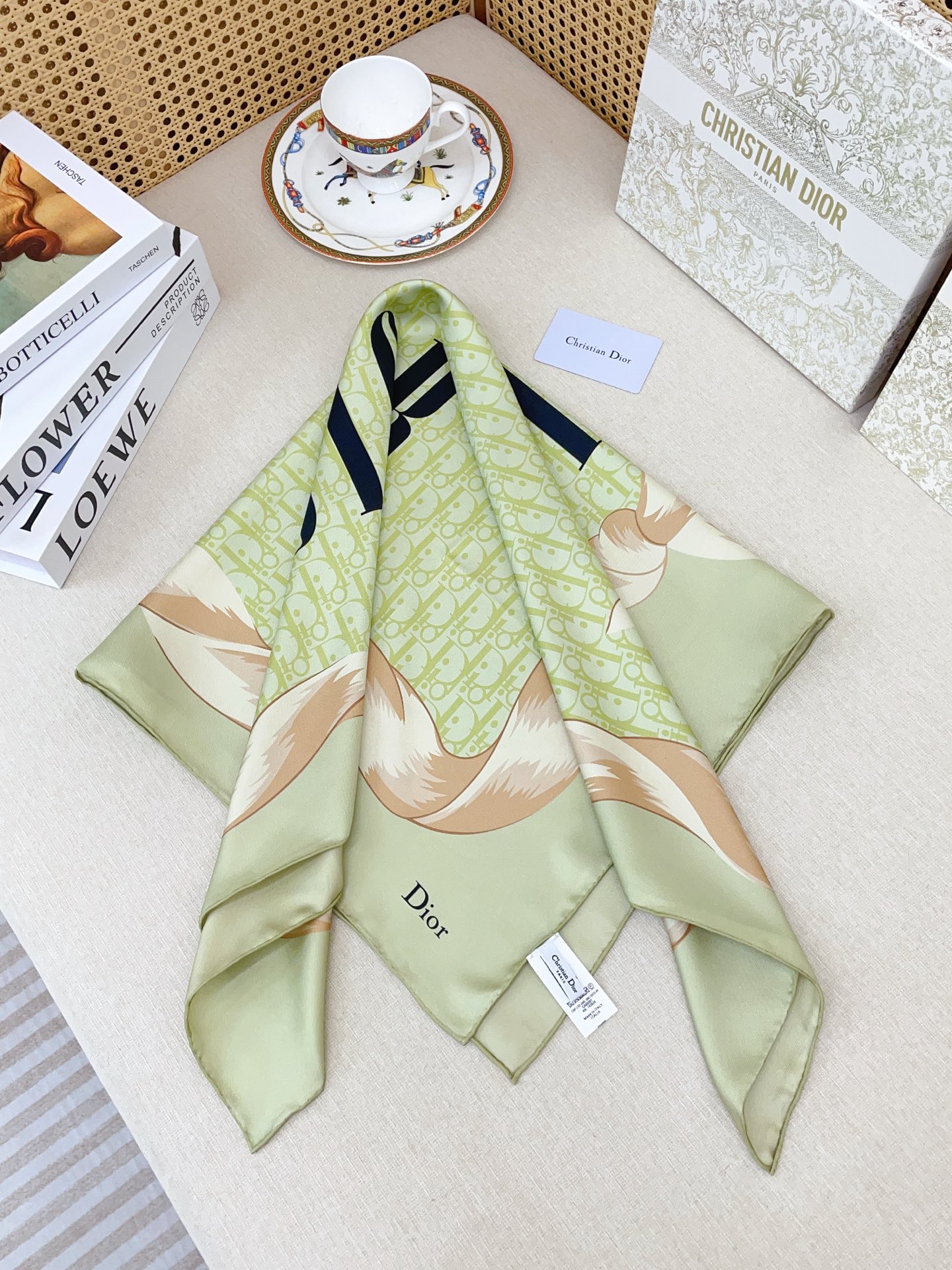 ✨✨【18姆米 双面同色】高级感爆棚❗️CD【字母🌺元素90】高级时髦风‼️配色非常考究，图案匠心，上身