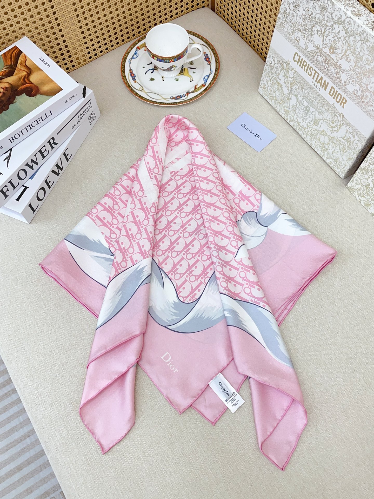 ✨✨【18姆米 双面同色】高级感爆棚❗️CD【字母🌺元素90】高级时髦风‼️配色非常考究，图案匠心，上身