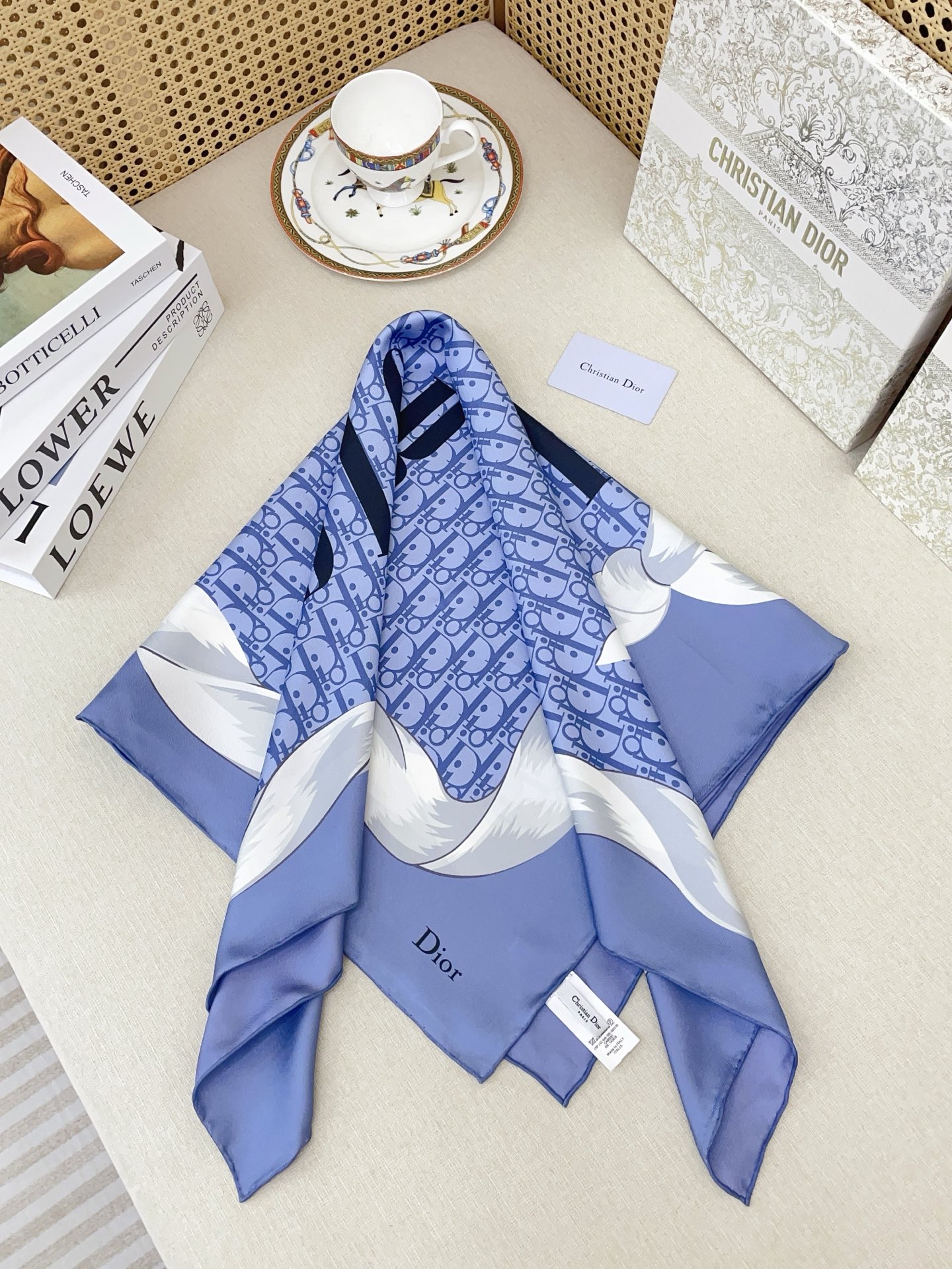 ✨✨【18姆米 双面同色】高级感爆棚❗️CD【字母🌺元素90】高级时髦风‼️配色非常考究，图案匠心，上身