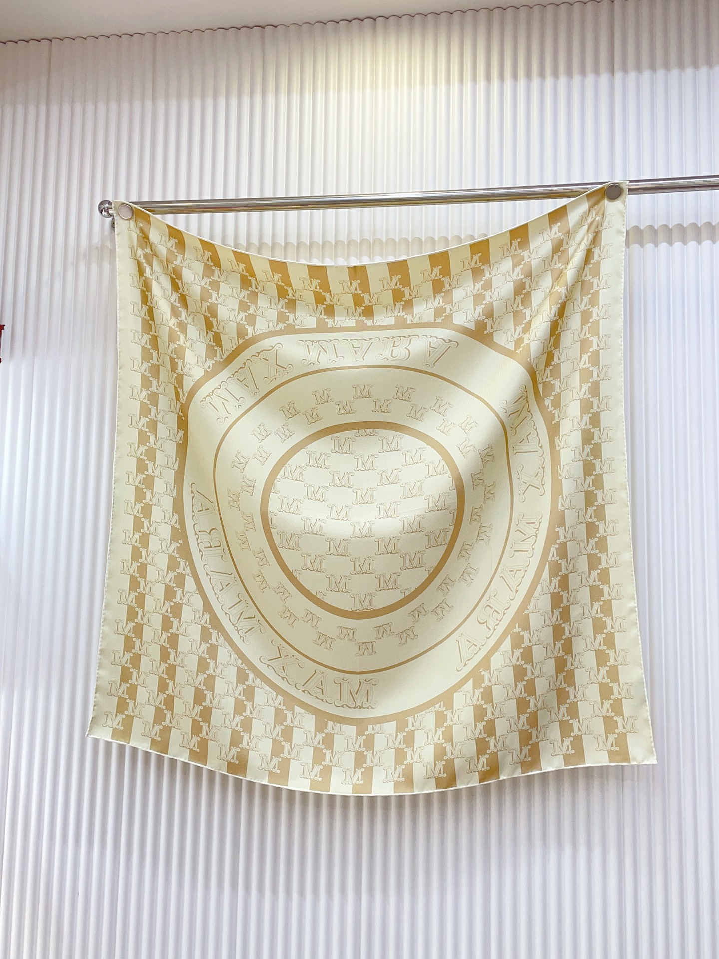 ✨✨【18姆米 双面同色】上身效果疯狂的喜欢❗️专柜也是刚刚上架的，MaxMara最最新款~非常有看头，