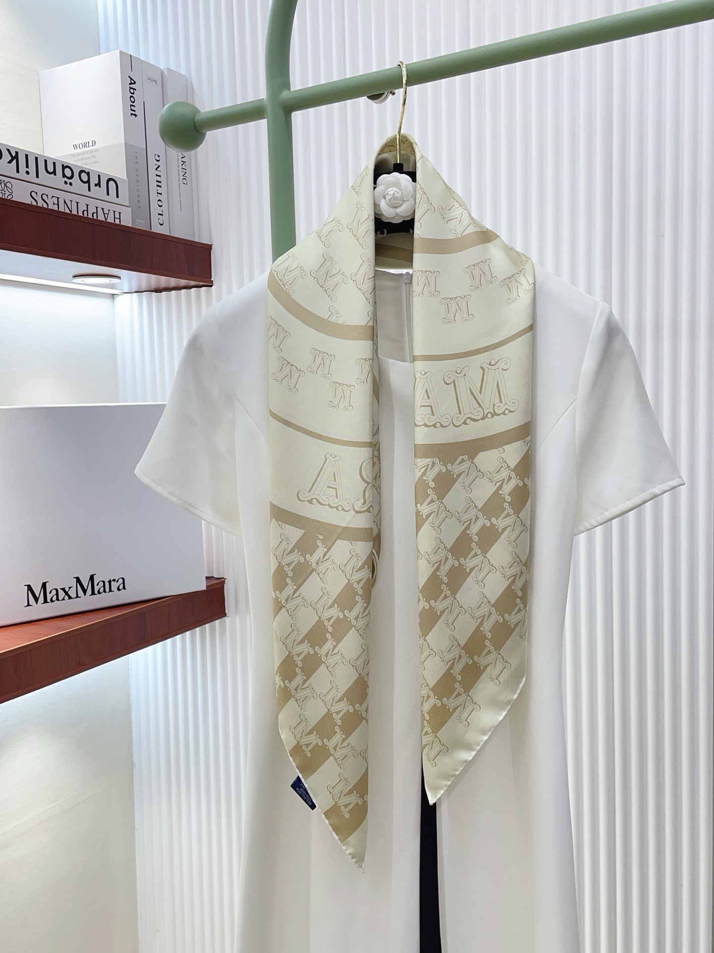 ✨✨【18姆米 双面同色】上身效果疯狂的喜欢❗️专柜也是刚刚上架的，MaxMara最最新款~非常有看头，