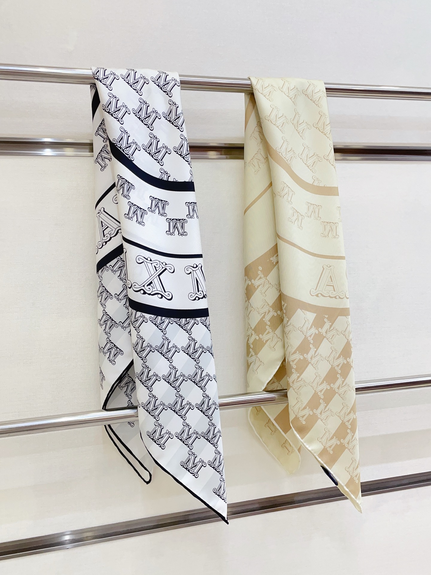 ✨✨【18姆米 双面同色】上身效果疯狂的喜欢❗️专柜也是刚刚上架的，MaxMara最最新款~非常有看头，