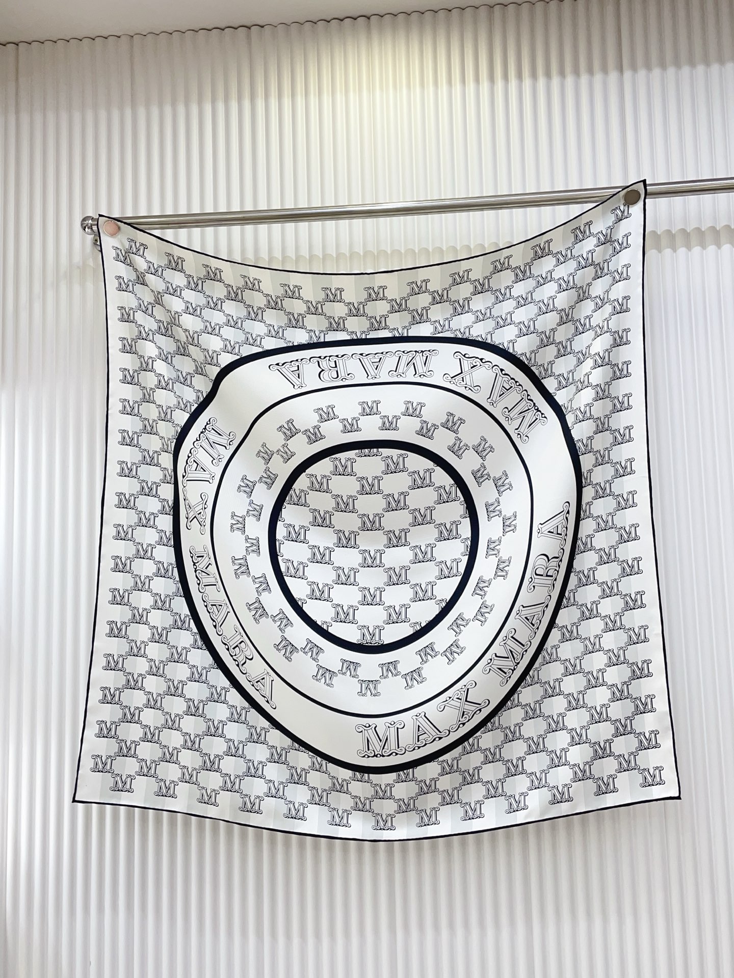 ✨✨【18姆米 双面同色】上身效果疯狂的喜欢❗️专柜也是刚刚上架的，MaxMara最最新款~非常有看头，