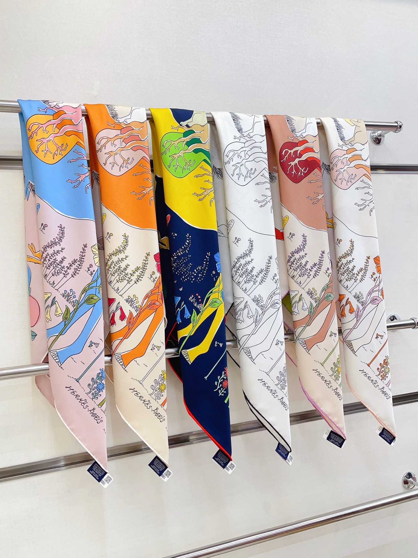 ✨✨【18姆米 双面同色】H**S真丝新款🆕👏👏买了都说好看‼️推荐💕【马鞍上的苹果树 90】真丝方巾，