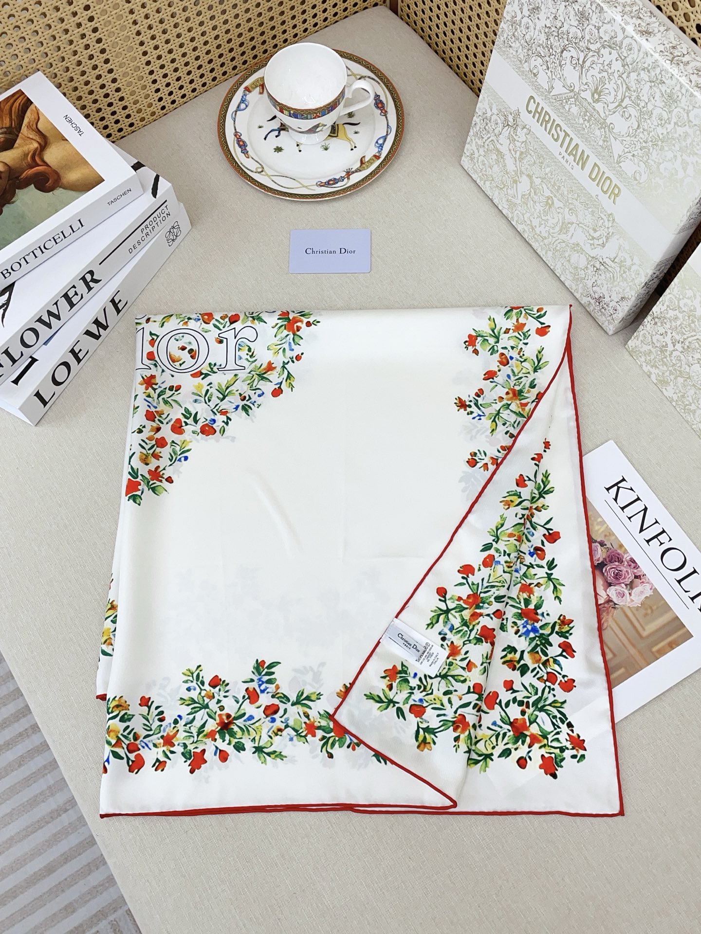 ✨✨【18姆米 双面同色】高级感爆棚❗️CD【爱心🌺字母90】高级时髦风‼️配色非常考究，图案匠心，上身