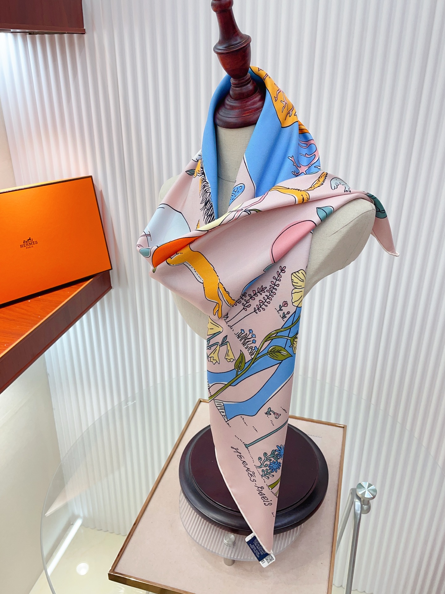 ✨✨【18姆米 双面同色】H**S真丝新款🆕👏👏买了都说好看‼️推荐💕【马鞍上的苹果树 90】真丝方巾，