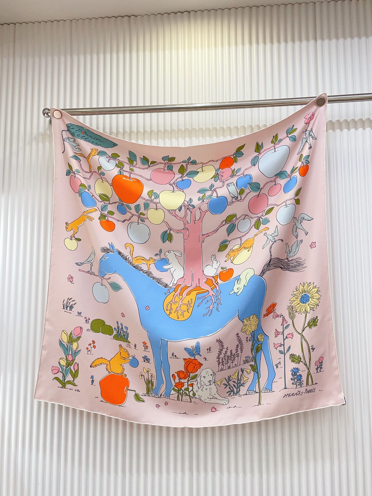 ✨✨【18姆米 双面同色】H**S真丝新款🆕👏👏买了都说好看‼️推荐💕【马鞍上的苹果树 90】真丝方巾，