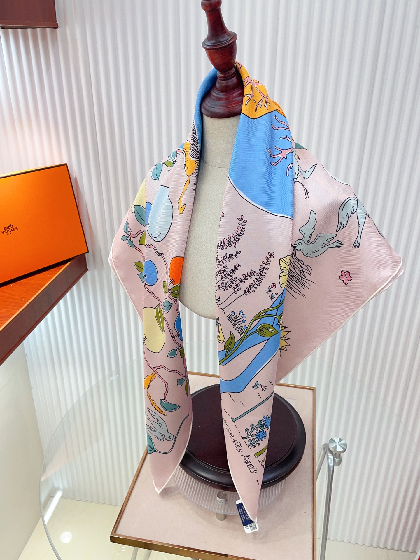 ✨✨【18姆米 双面同色】H**S真丝新款🆕👏👏买了都说好看‼️推荐💕【马鞍上的苹果树 90】真丝方巾，