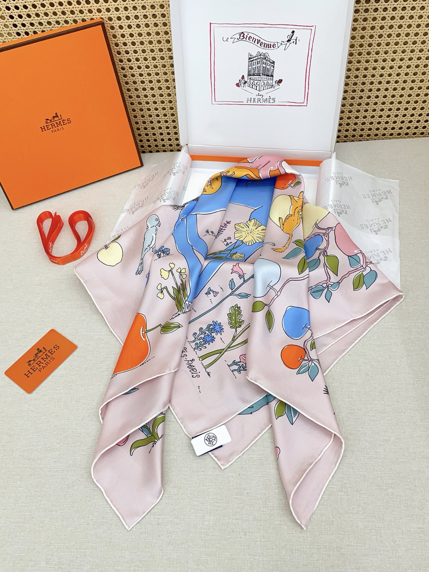 ✨✨【18姆米 双面同色】H**S真丝新款🆕👏👏买了都说好看‼️推荐💕【马鞍上的苹果树 90】真丝方巾，