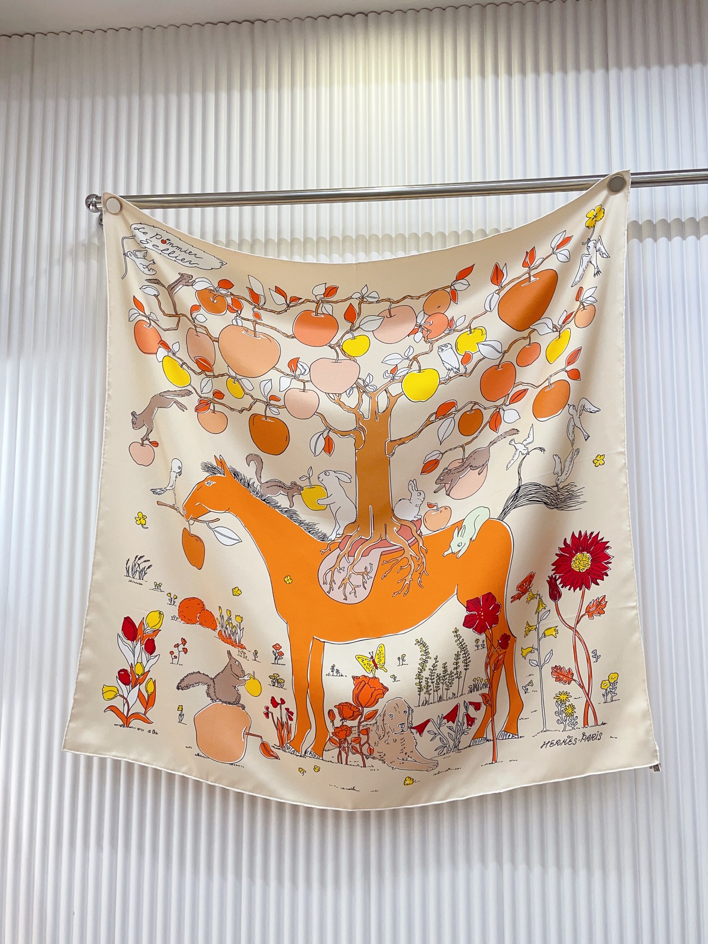 ✨✨【18姆米 双面同色】H**S真丝新款🆕👏👏买了都说好看‼️推荐💕【马鞍上的苹果树 90】真丝方巾，