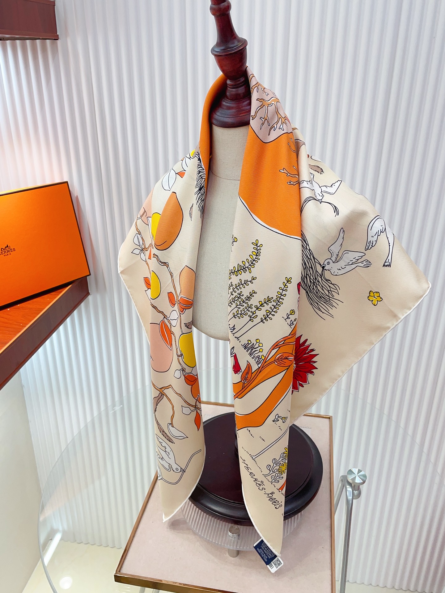 ✨✨【18姆米 双面同色】H**S真丝新款🆕👏👏买了都说好看‼️推荐💕【马鞍上的苹果树 90】真丝方巾，