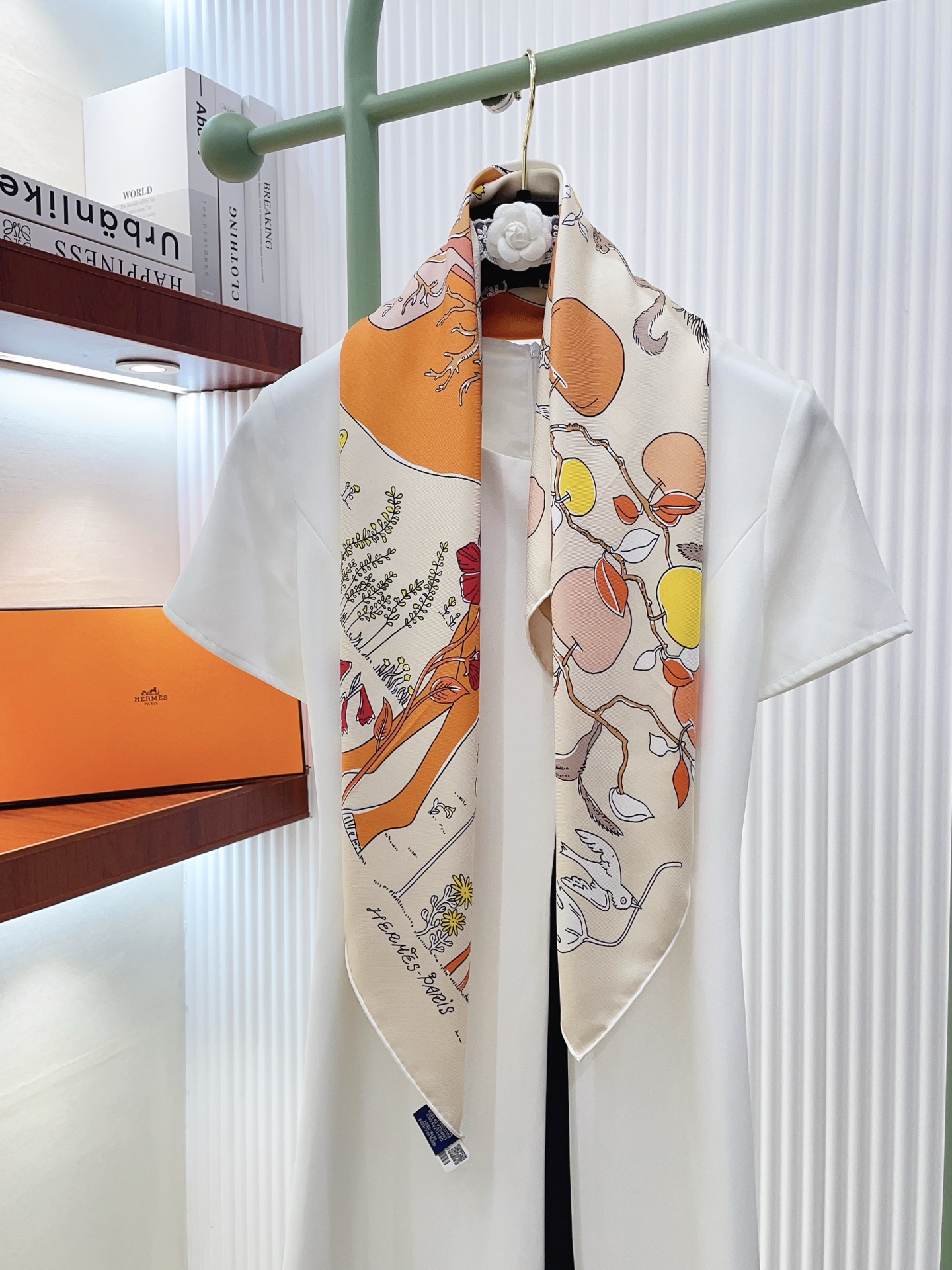 ✨✨【18姆米 双面同色】H**S真丝新款🆕👏👏买了都说好看‼️推荐💕【马鞍上的苹果树 90】真丝方巾，