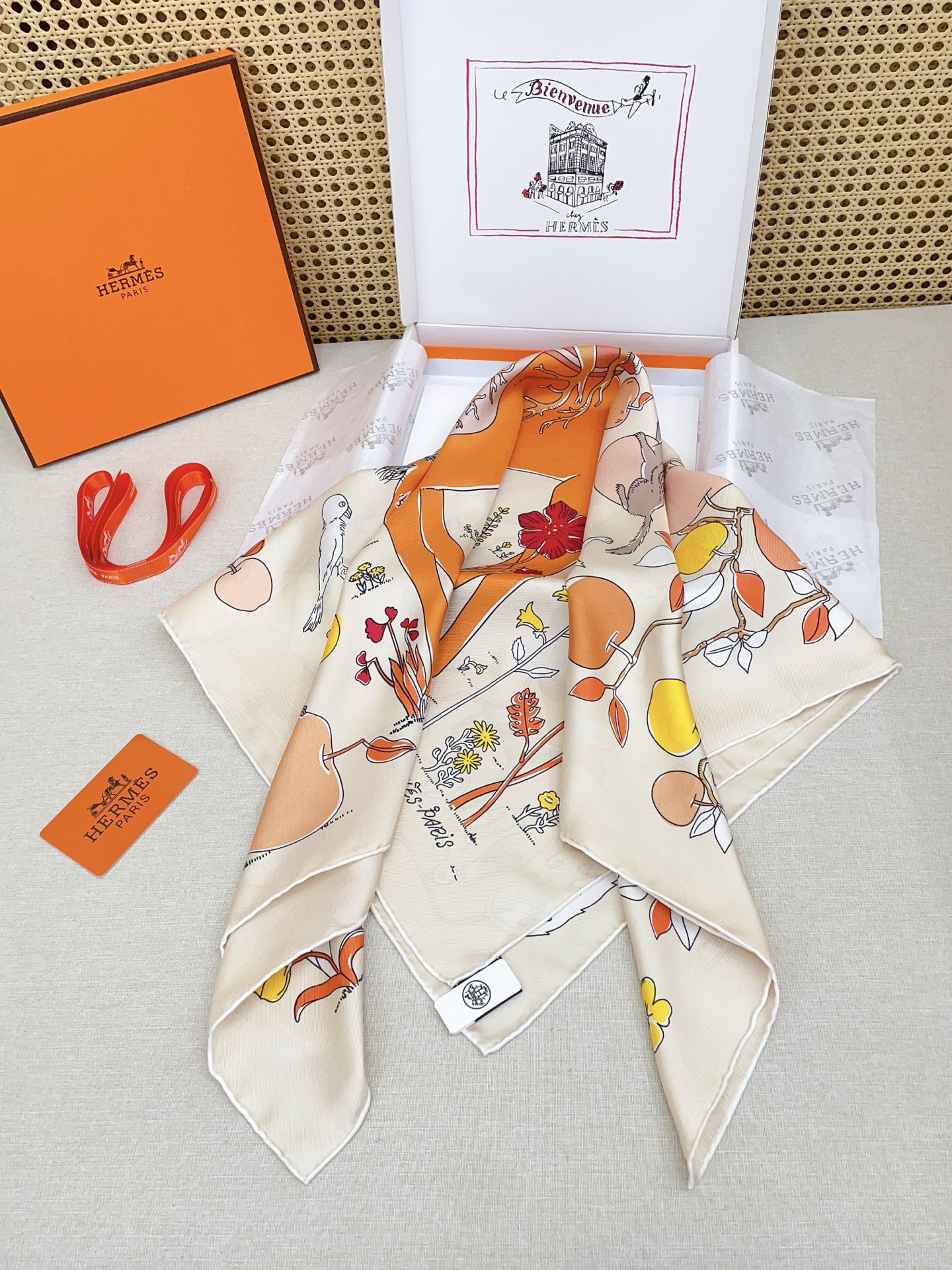 ✨✨【18姆米 双面同色】H**S真丝新款🆕👏👏买了都说好看‼️推荐💕【马鞍上的苹果树 90】真丝方巾，