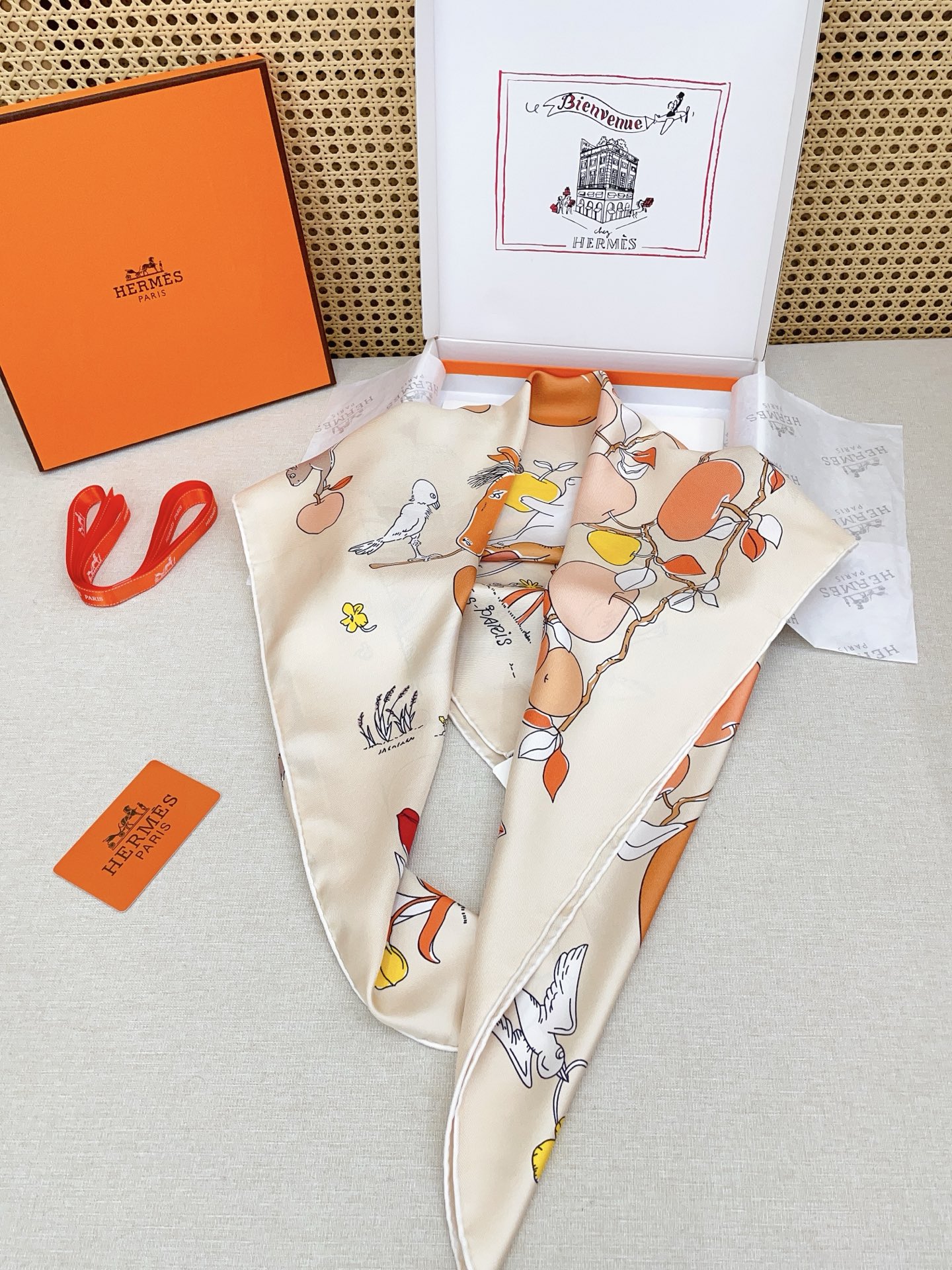 ✨✨【18姆米 双面同色】H**S真丝新款🆕👏👏买了都说好看‼️推荐💕【马鞍上的苹果树 90】真丝方巾，