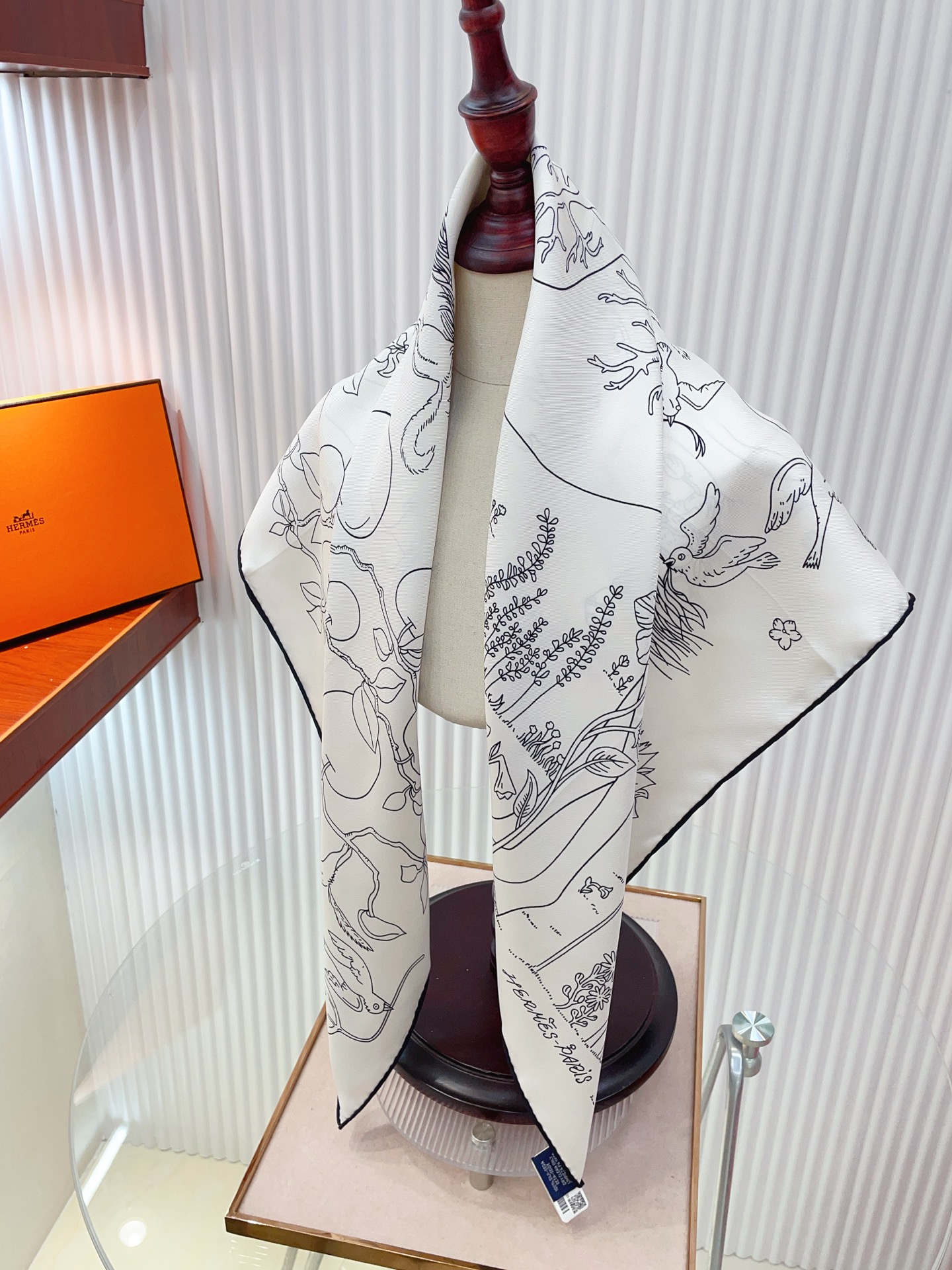 ✨✨【18姆米 双面同色】H**S真丝新款🆕👏👏买了都说好看‼️推荐💕【马鞍上的苹果树 90】真丝方巾，