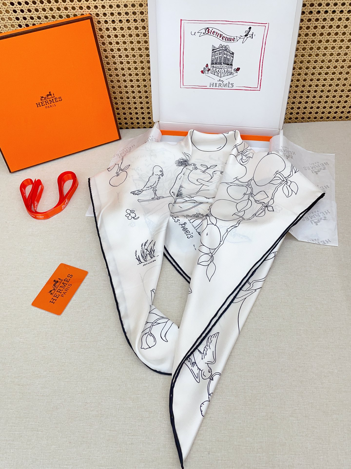 ✨✨【18姆米 双面同色】H**S真丝新款🆕👏👏买了都说好看‼️推荐💕【马鞍上的苹果树 90】真丝方巾，