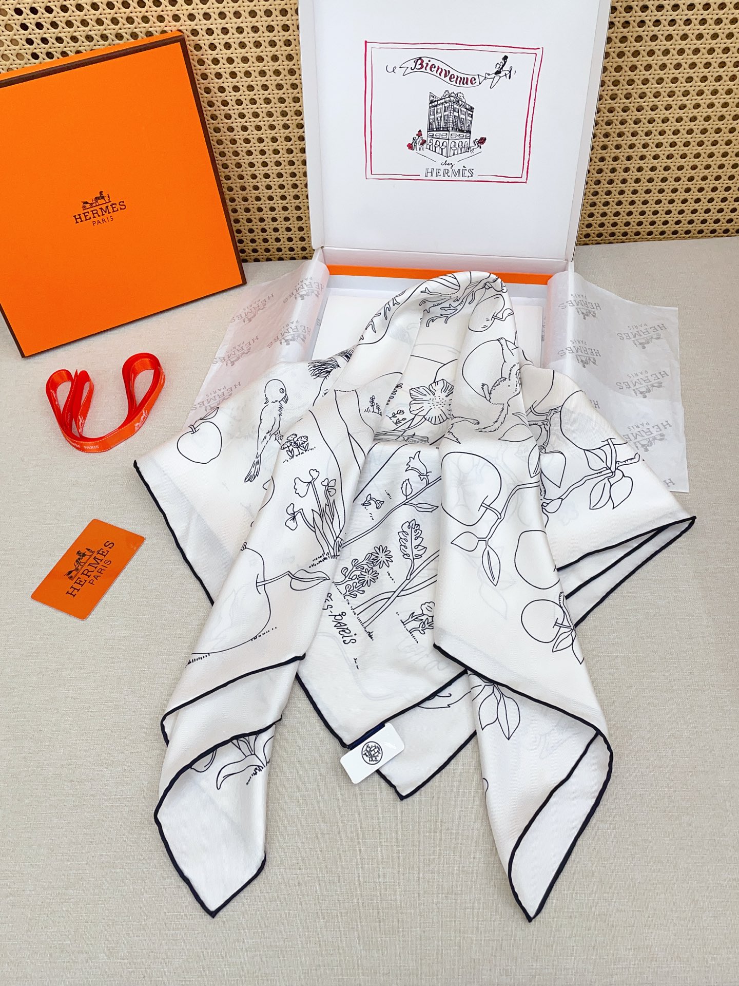 ✨✨【18姆米 双面同色】H**S真丝新款🆕👏👏买了都说好看‼️推荐💕【马鞍上的苹果树 90】真丝方巾，