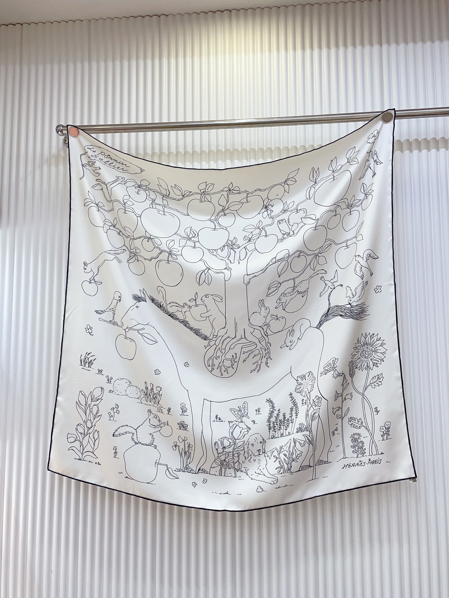 ✨✨【18姆米 双面同色】H**S真丝新款🆕👏👏买了都说好看‼️推荐💕【马鞍上的苹果树 90】真丝方巾，