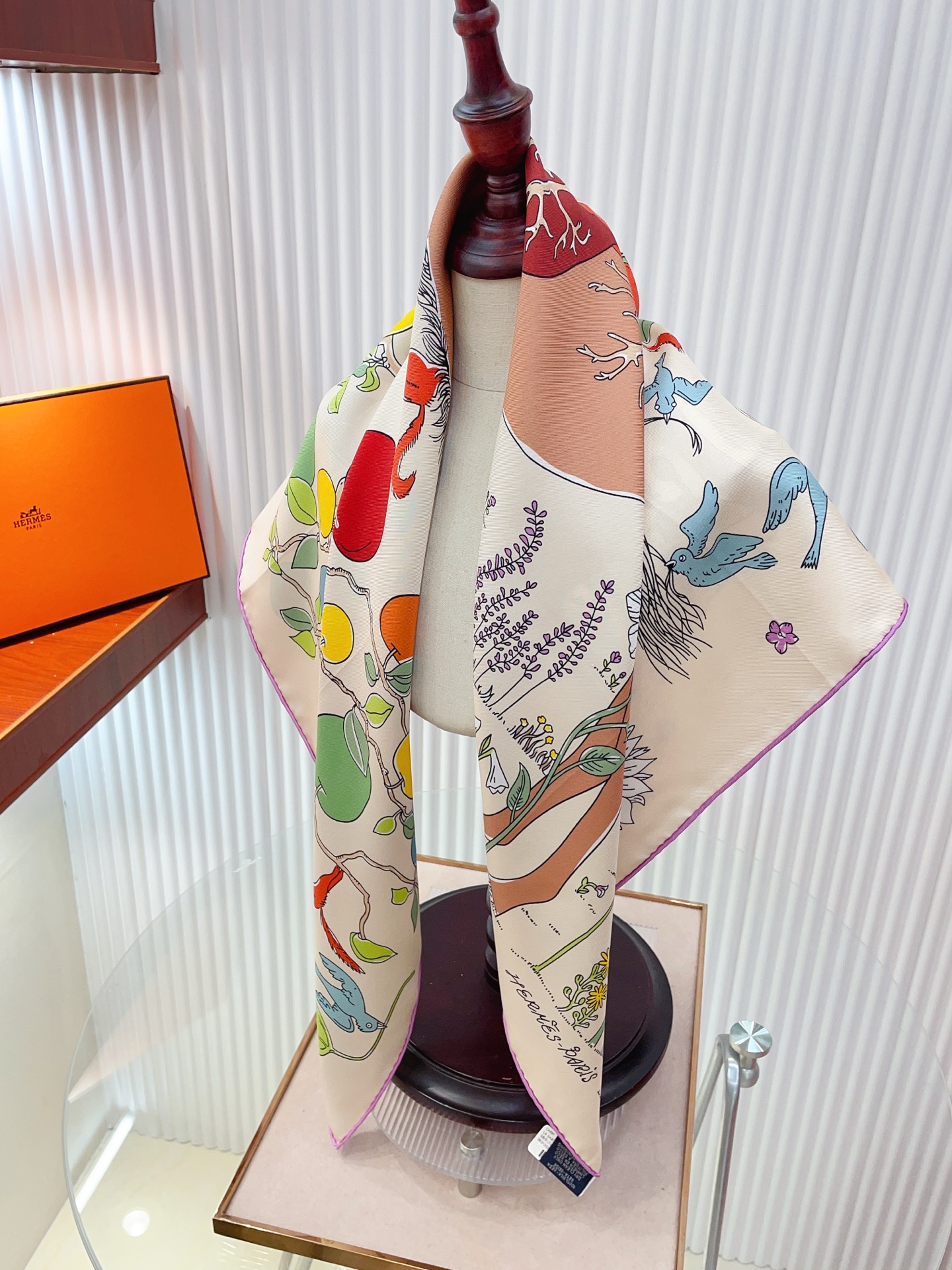 ✨✨【18姆米 双面同色】H**S真丝新款🆕👏👏买了都说好看‼️推荐💕【马鞍上的苹果树 90】真丝方巾，