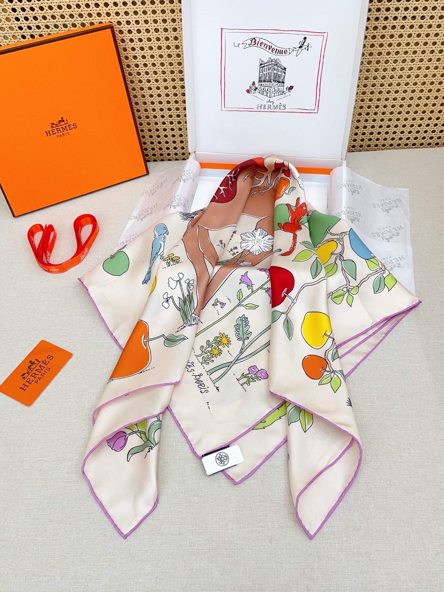 ✨✨【18姆米 双面同色】H**S真丝新款🆕👏👏买了都说好看‼️推荐💕【马鞍上的苹果树 90】真丝方巾，