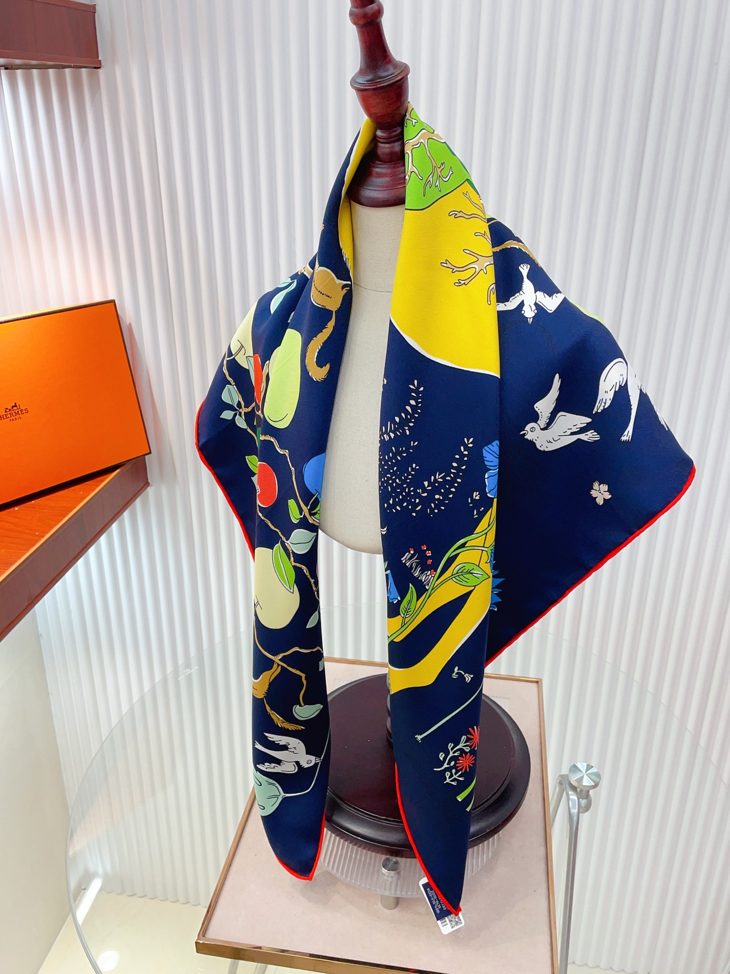 ✨✨【18姆米 双面同色】H**S真丝新款🆕👏👏买了都说好看‼️推荐💕【马鞍上的苹果树 90】真丝方巾，