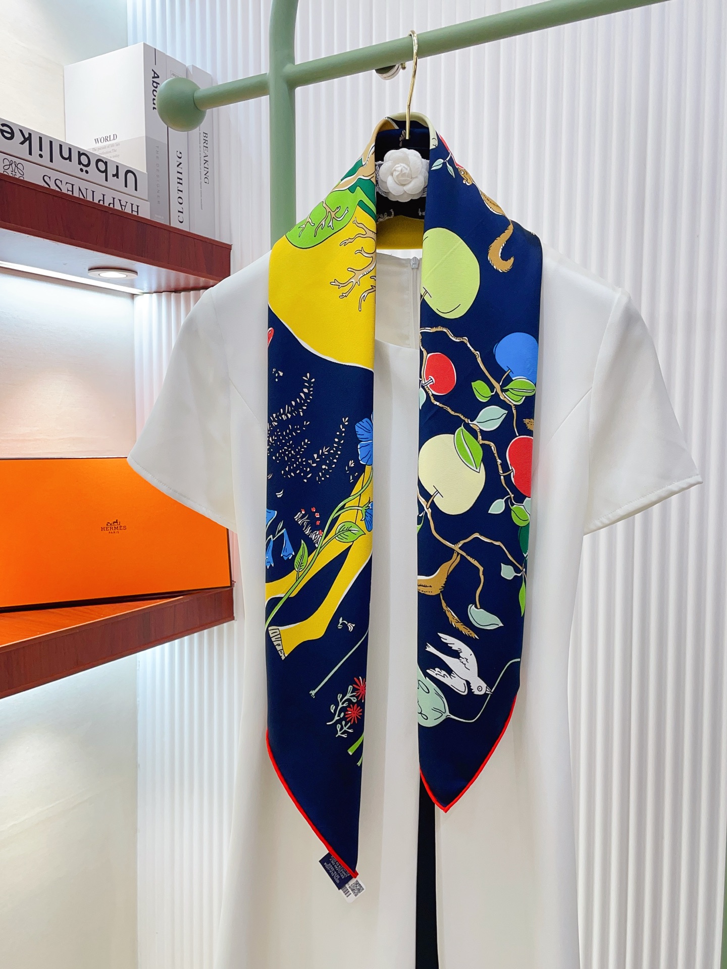 ✨✨【18姆米 双面同色】H**S真丝新款🆕👏👏买了都说好看‼️推荐💕【马鞍上的苹果树 90】真丝方巾，