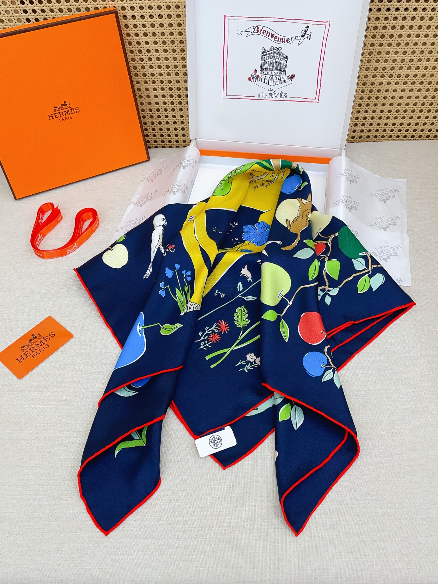 ✨✨【18姆米 双面同色】H**S真丝新款🆕👏👏买了都说好看‼️推荐💕【马鞍上的苹果树 90】真丝方巾，