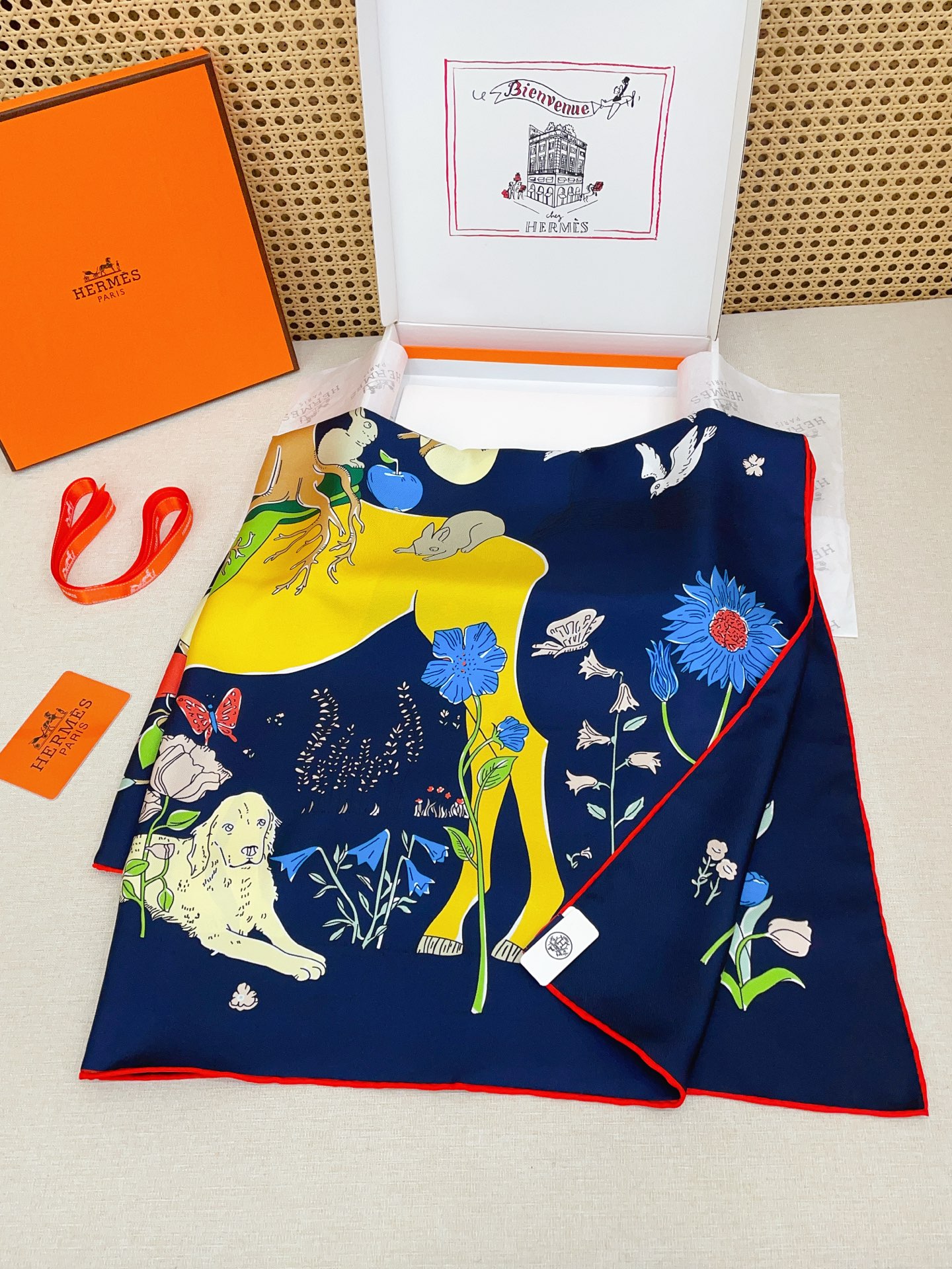 ✨✨【18姆米 双面同色】H**S真丝新款🆕👏👏买了都说好看‼️推荐💕【马鞍上的苹果树 90】真丝方巾，