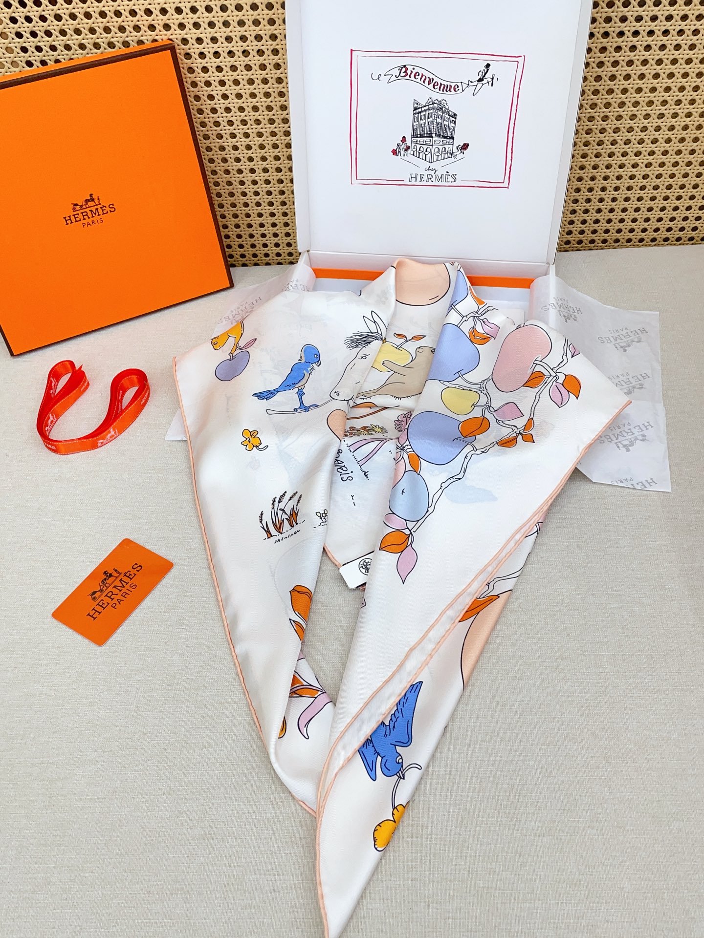 ✨✨【18姆米 双面同色】H**S真丝新款🆕👏👏买了都说好看‼️推荐💕【马鞍上的苹果树 90】真丝方巾，