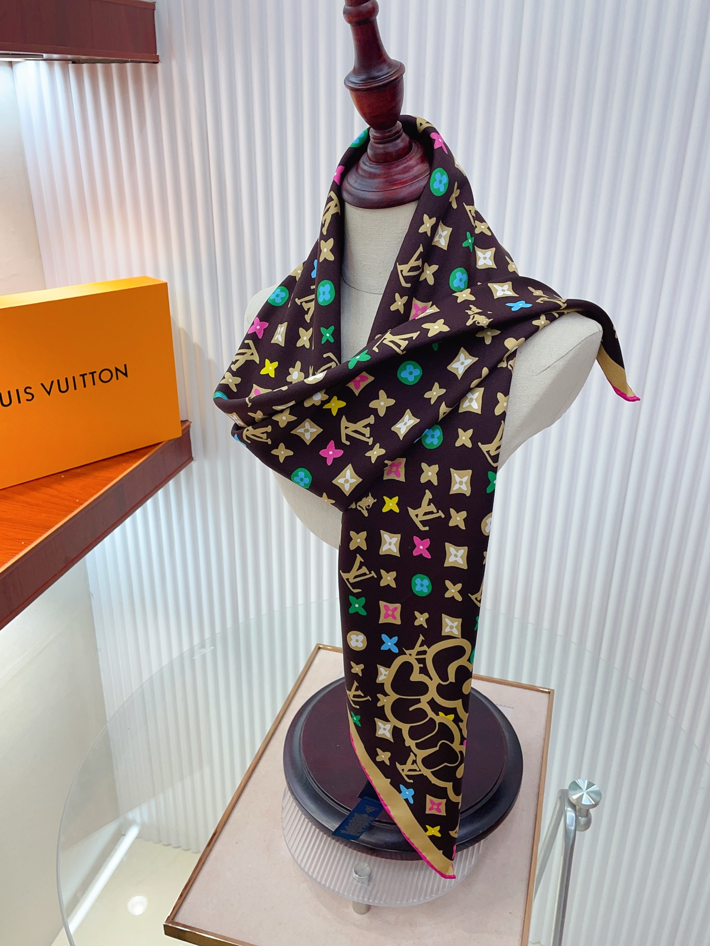 ✨✨【18姆米 双面同色】上身效果疯狂的喜欢❗️专柜也是刚刚上架的，L*最最新款~非常有看头，L的这类元