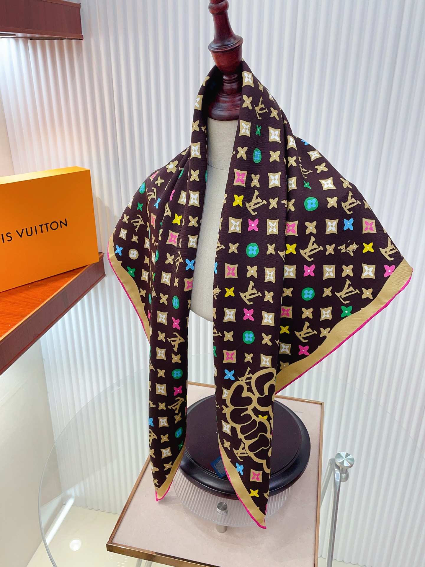 ✨✨【18姆米 双面同色】上身效果疯狂的喜欢❗️专柜也是刚刚上架的，L*最最新款~非常有看头，L的这类元