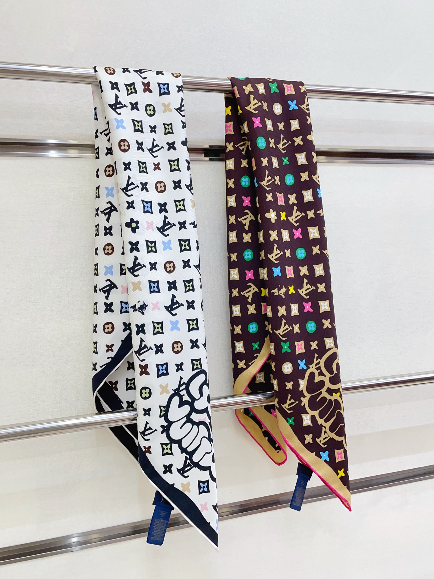 ✨✨【18姆米 双面同色】上身效果疯狂的喜欢❗️专柜也是刚刚上架的，L*最最新款~非常有看头，L的这类元